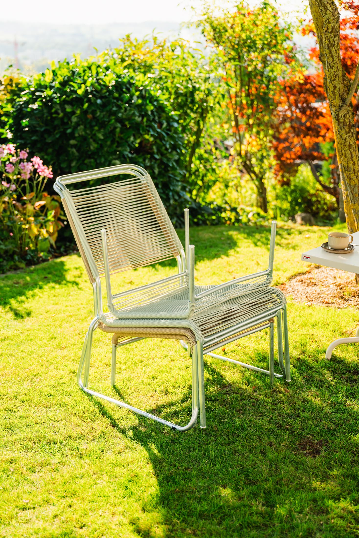 Säntis Spaghetti-Fusshocker von Schaffner – wetterfest, langlebig und umweltfreundlich, ideal für stilvolle Outdoor-Terrassen und Gartenmöbel.