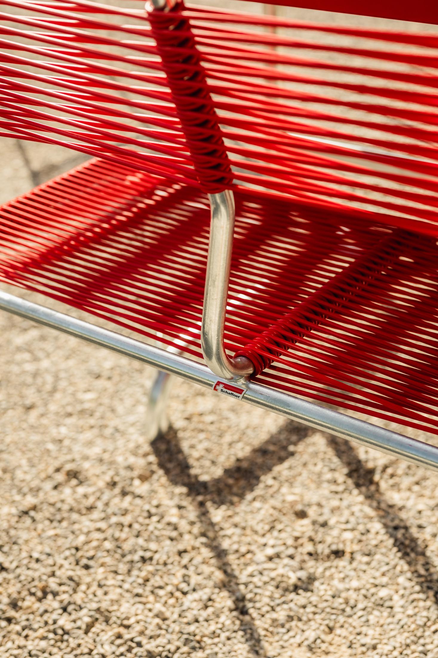 Säntis Spaghetti-2er Gartenbank ohne Armlehne in Rot präsentiert im Onlineshop von KAQTU Design AG. Gartenbank ist von Schaffner