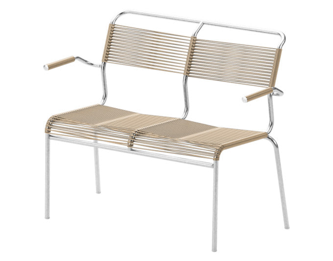 Elegante 2er Gartenbank mit Armlehnen aus wetterfestem Metall, umweltfreundlicher OceanYarn®-Bespanntung, langlebig, Swiss Made – perfekt für Garten & Terrasse.