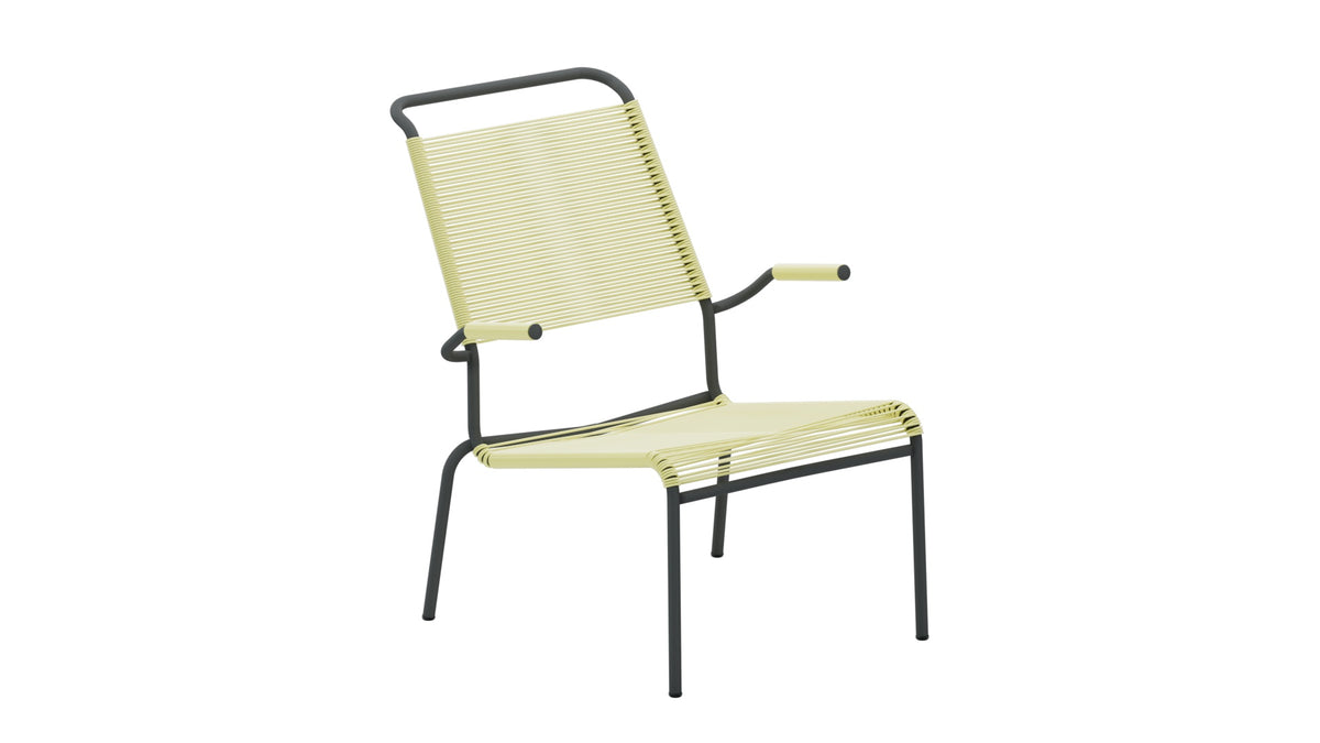 Säntis Lounger Spaghetti mit Armlehne Hochlehner in Buchsbaumgelb präsentiert im Onlineshop von KAQTU Design AG. Outdoor-Sessel mit Armlehnen ist von Schaffner