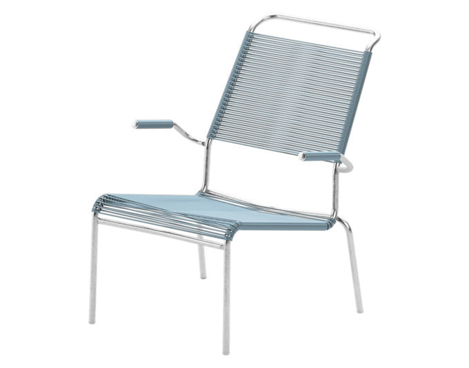 Säntis Lounger Spaghetti mit Armlehne Hochlehner in Pastellblau / Feuerverzinkt präsentiert im Onlineshop von KAQTU Design AG. Outdoor-Sessel mit Armlehnen ist von Schaffner
