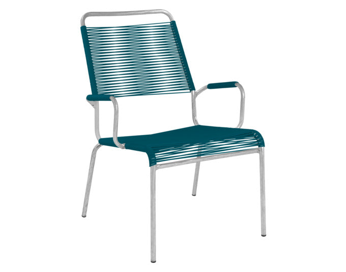 Entdecken Sie den Sessel Rigi Salon mit Armlehne Spaghetti von Schaffner – ein eleganter, wetterfester Gartenstuhl aus robusten Materialien, ideal für stilvolle Outdoor-Bereiche.