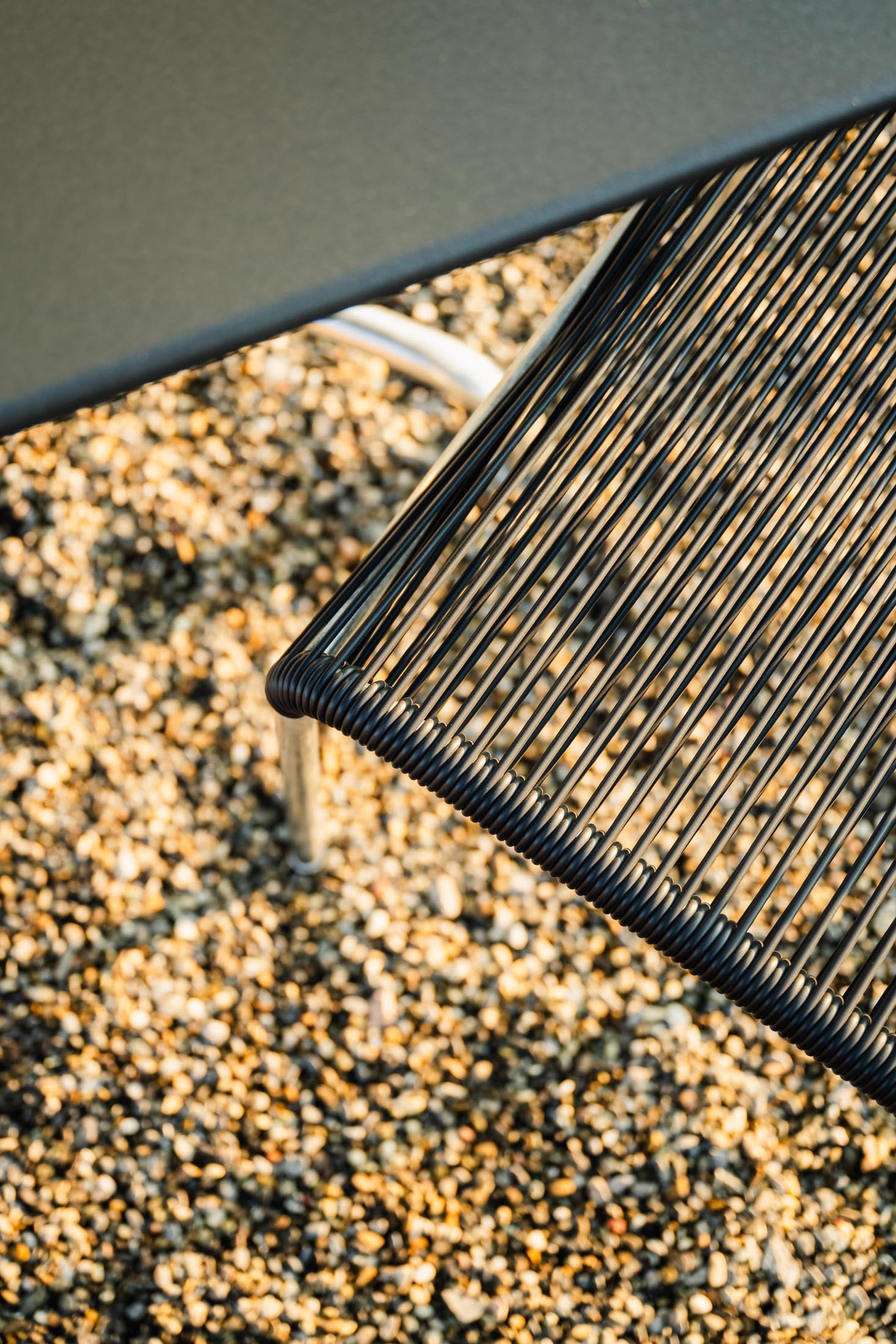 Rigi Spaghetti-Gartenstuhl ohne Armlehne in Tannengrün präsentiert im Onlineshop von KAQTU Design AG. Gartenstuhl ist von Schaffner