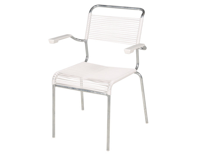 Säntis Spaghetti-Gartenstuhl mit Armlehne in Weiss präsentiert im Onlineshop von KAQTU Design AG. Gartenstuhl mit Armlehnen ist von Schaffner