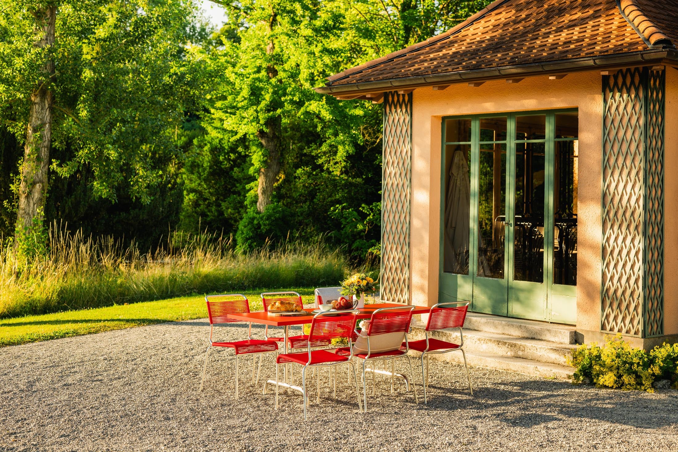 Stilvoller, wetterfester Säntis Spaghetti-Gartenstuhl ohne Armlehne von Schaffner, langlebig, umweltfreundlich, modern, perfekt für Terrasse und Garten.