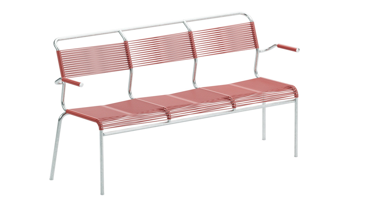 Säntis Spaghetti-3er-Gartenbank mit Armlehne in Ahornrot präsentiert im Onlineshop von KAQTU Design AG. Gartenbank ist von Schaffner