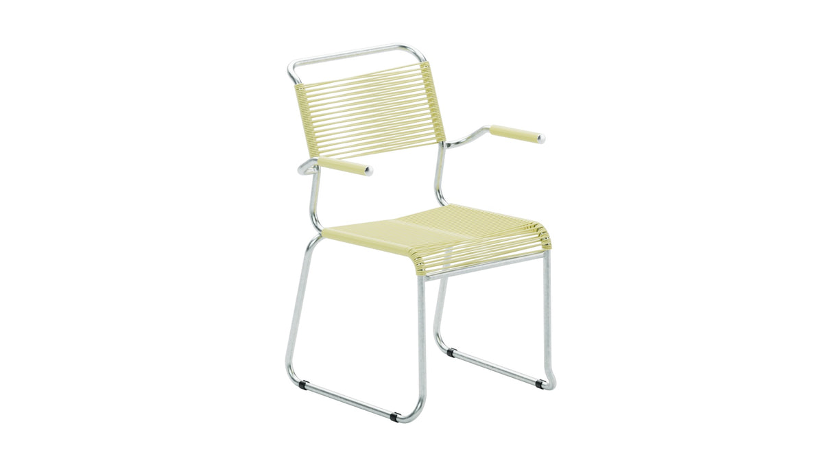 Säntis Spaghetti-Gartenstuhl mit Armlehne Kufen in Buchsbaumgelb präsentiert im Onlineshop von KAQTU Design AG. Gartenstuhl mit Armlehnen ist von Schaffner