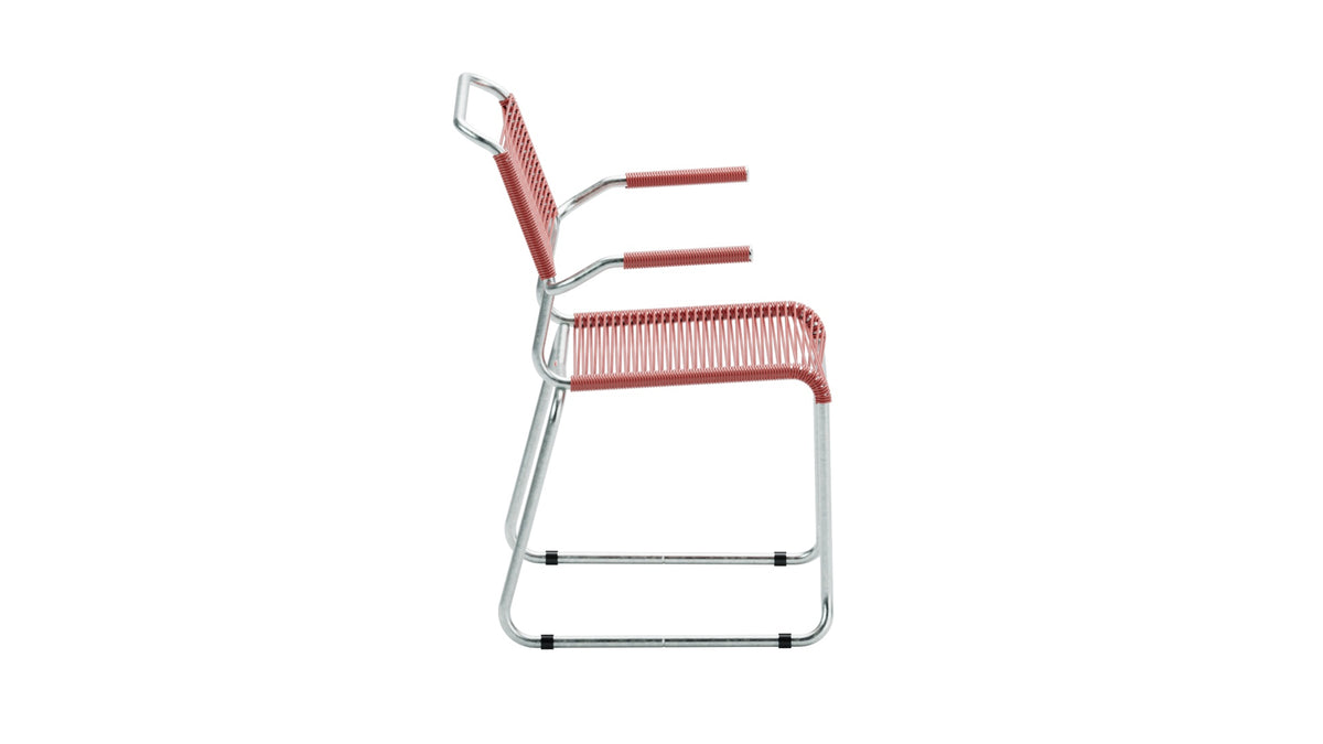 Säntis Spaghetti-Gartenstuhl mit Armlehne Kufen in Ahornrot präsentiert im Onlineshop von KAQTU Design AG. Gartenstuhl mit Armlehnen ist von Schaffner