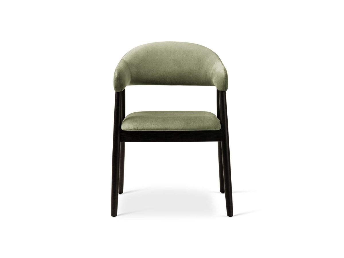 Zwei Samtstühle Adra von Cosmopolitan Design mit Buchenholzbeinen, gepolsterter Sitzfläche und Rückenlehne in Veloursstrick-Optik.