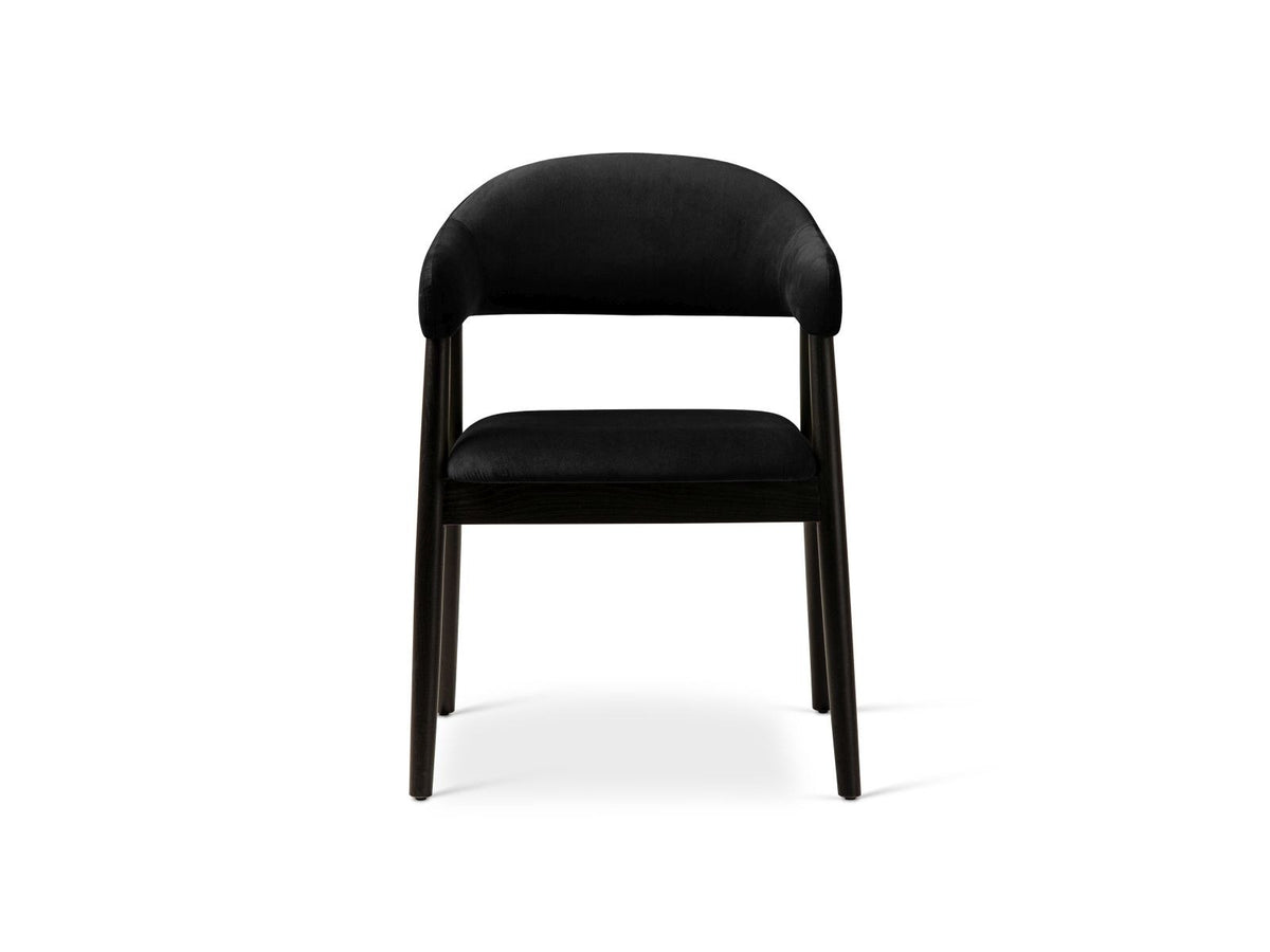 Zwei Samtstühle Adra von Cosmopolitan Design mit Buchenholzbeinen, gepolsterter Sitzfläche und Rückenlehne in Veloursstrick-Optik.
