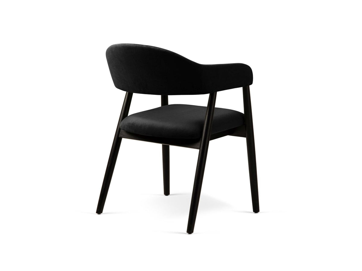 Zwei Samtstühle Adra von Cosmopolitan Design mit Buchenholzbeinen, gepolsterter Sitzfläche und Rückenlehne in Veloursstrick-Optik.