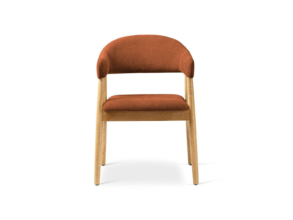 Zwei Esszimmerstühle Adra mit Buchenholzbeinen und Sitzfläche aus Chenille-Stoff Rebel in Beige, moderne Karostruktur mit Flor.