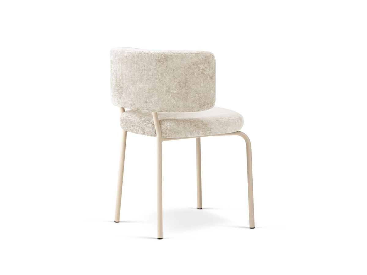 Zwei Stühle mit Buchenholz-Gestell, Stahlbeinen und grünem Chenille-Bezug Perfect Harmony, gepolsterte Sitzfläche und Rückenlehne.