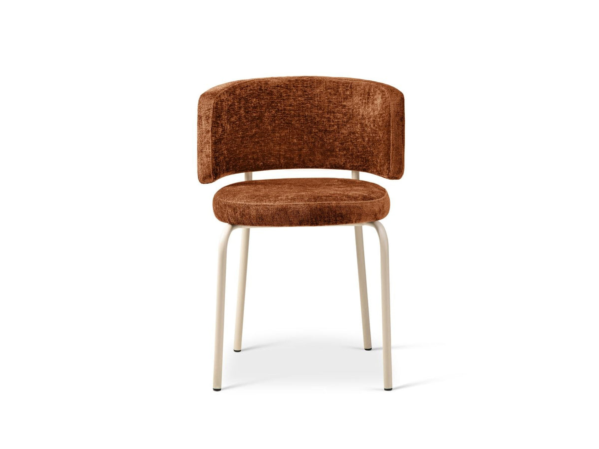 Zwei Stühle mit Buchenholz-Gestell, Stahlbeinen und grünem Chenille-Bezug Perfect Harmony, gepolsterte Sitzfläche und Rückenlehne.