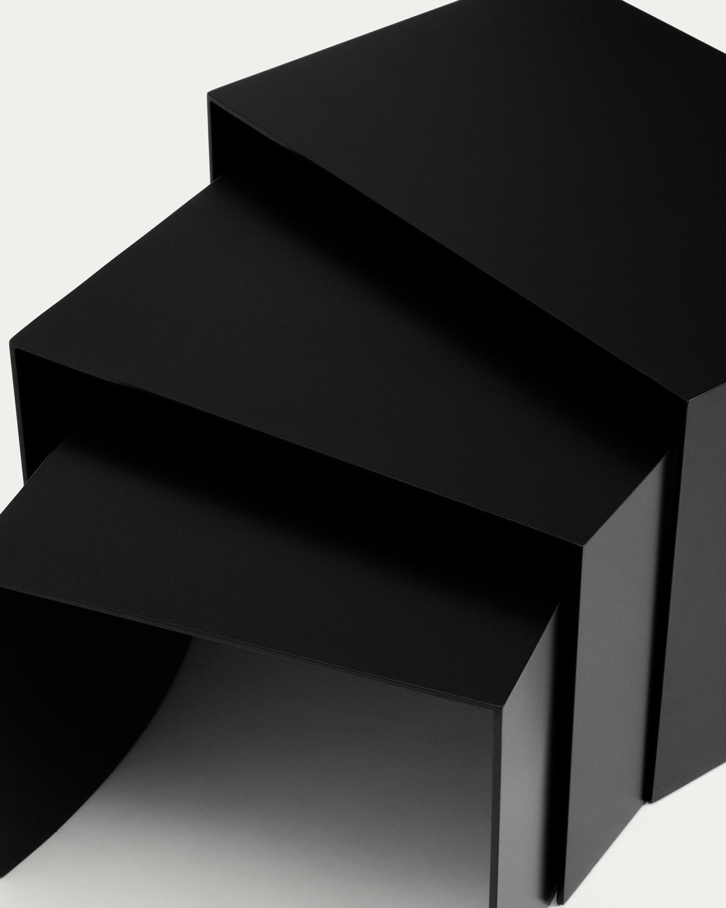Set Litto aus 3 Nesttischen aus schwarz lackiertem MDF 60 x 40 / 51 x 36 / 42 x 31 cm in Schwarz präsentiert im Onlineshop von KAQTU Design AG. Couchtisch ist von Kave Home
