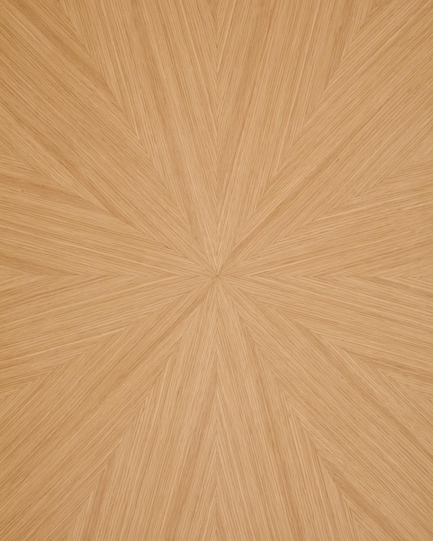 Stilvoller Naanim Tisch von Kave Home, Ø 120 cm, aus hochwertigem Eichenfurnier und stabilen Gummibaumholzbeinen – ideal für Ihr Esszimmer.