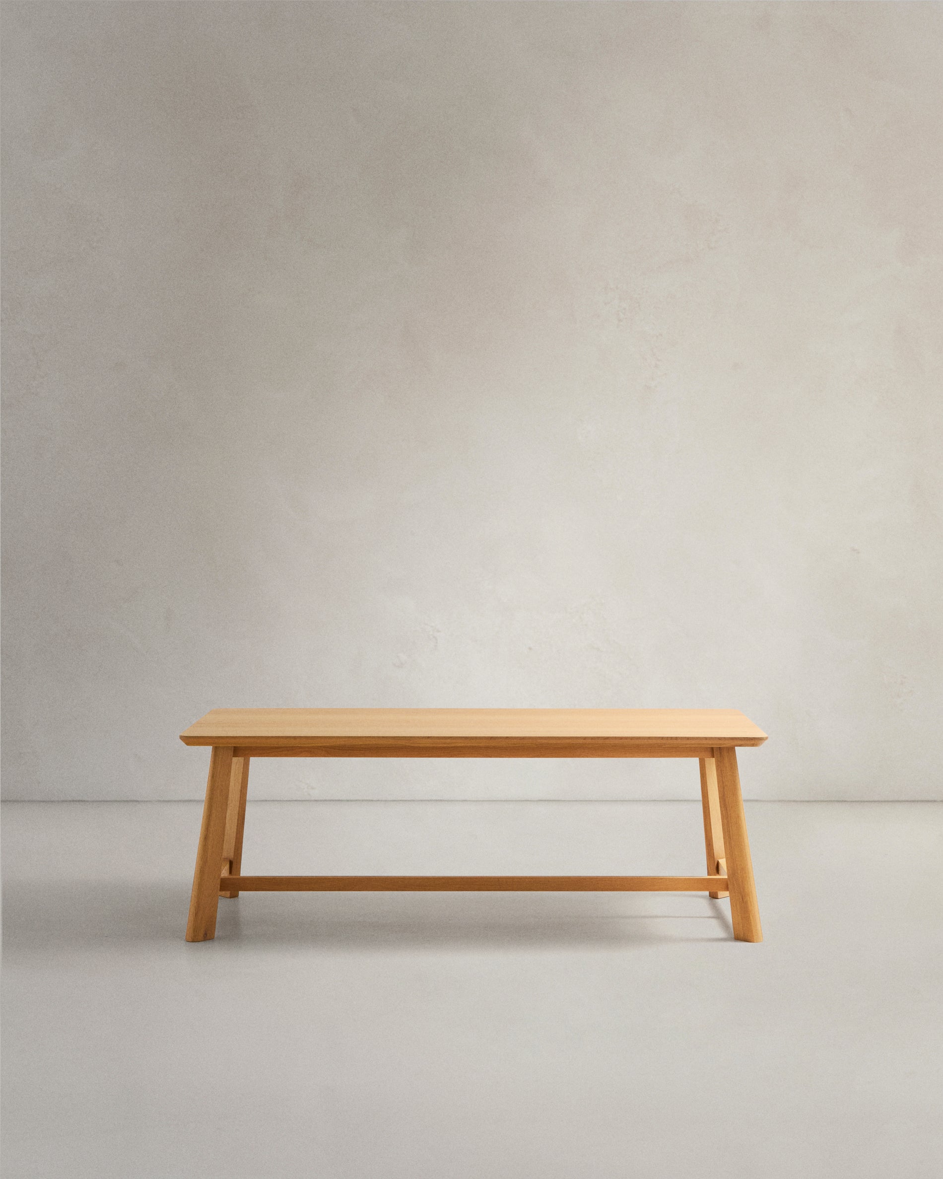 Tisch Idun aus furniertem und massivem Eichenholz mit Finish in natürlichem Farbton FSC Mix Credit 220 x 100 cm in Natur präsentiert im Onlineshop von KAQTU Design AG. Esstisch ist von Kave Home