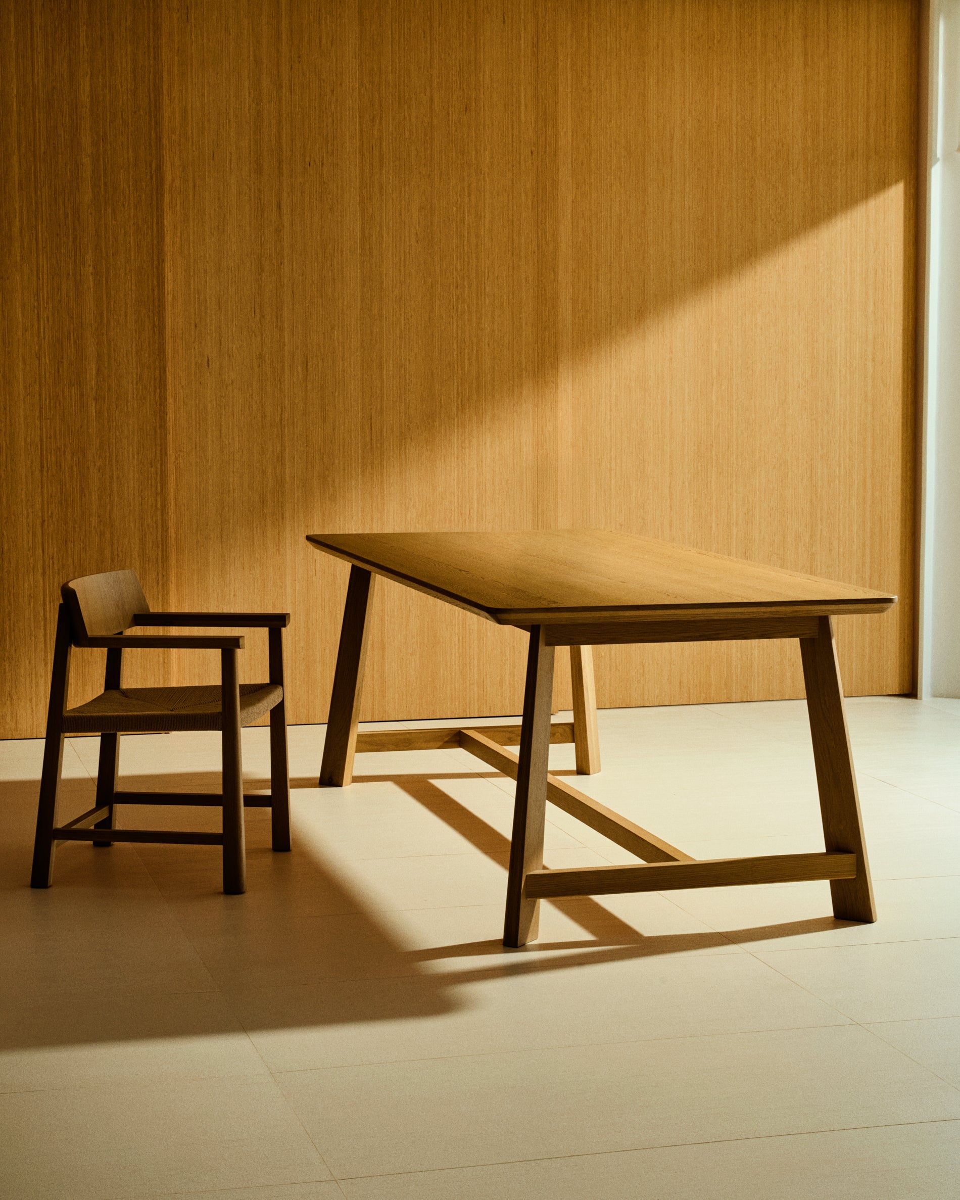 Tisch Idun aus furniertem und massivem Eichenholz mit Finish in natürlichem Farbton FSC Mix Credit 220 x 100 cm in Natur präsentiert im Onlineshop von KAQTU Design AG. Esstisch ist von Kave Home