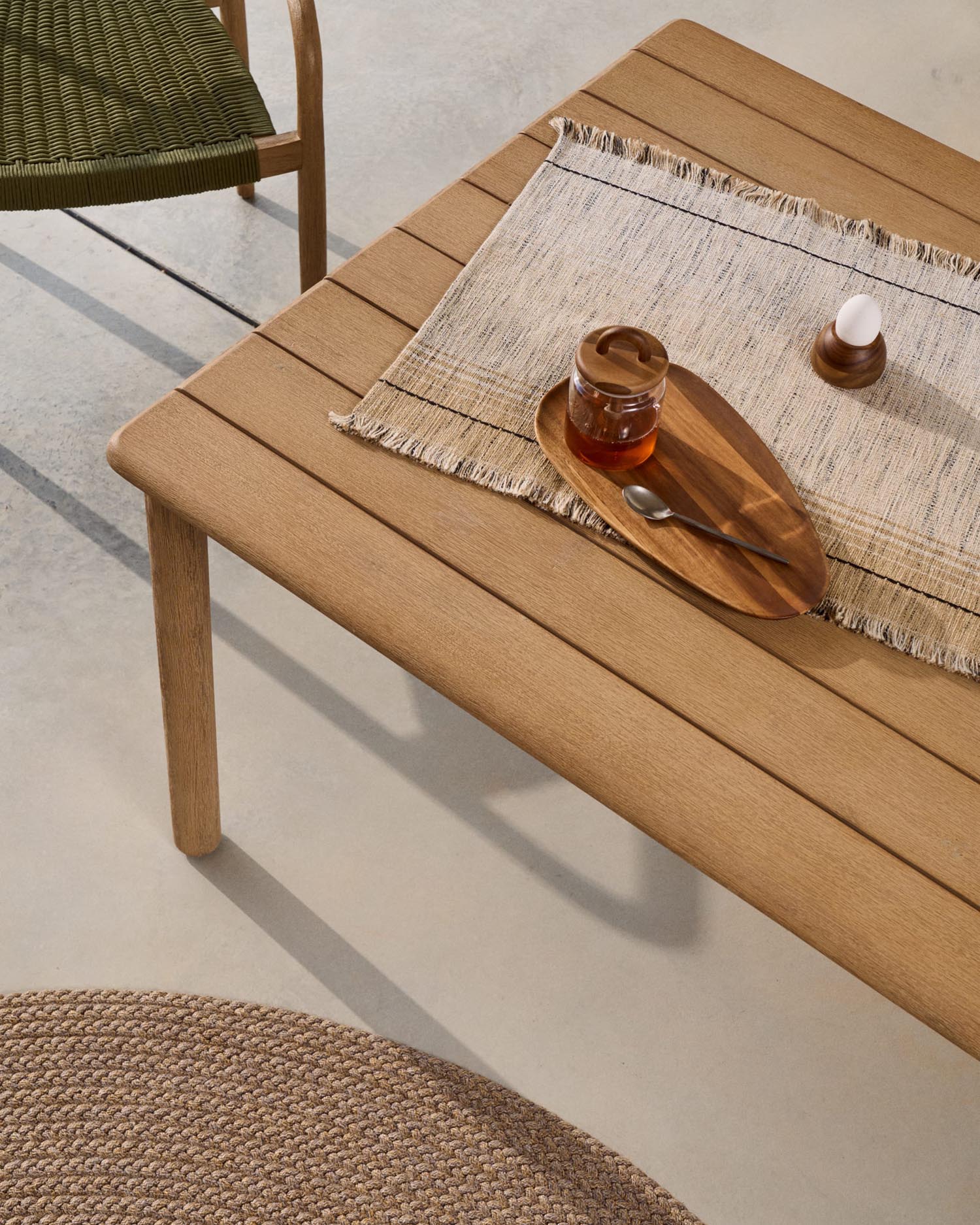 Massiver Akazienholztisch Sori, 200x100 cm, FSC-zertifiziert, von Kave Home. Nachhaltig und stilvoll für Ihr Zuhause.