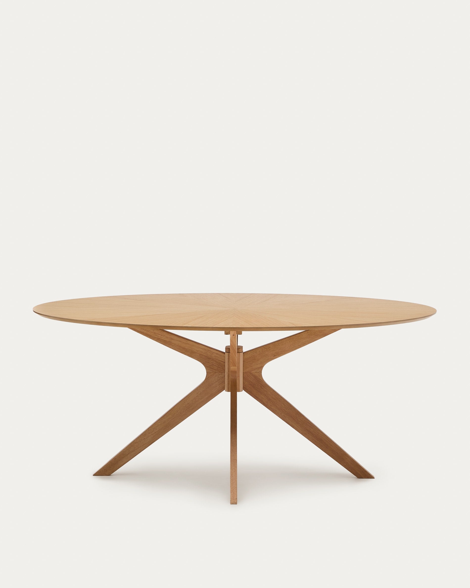 Eleganter Naanim Tisch: Eichenfurnier, Gummibaumholzbeine, 180x110 cm. Stilvoll, langlebig, vielseitig für jeden Wohnstil.