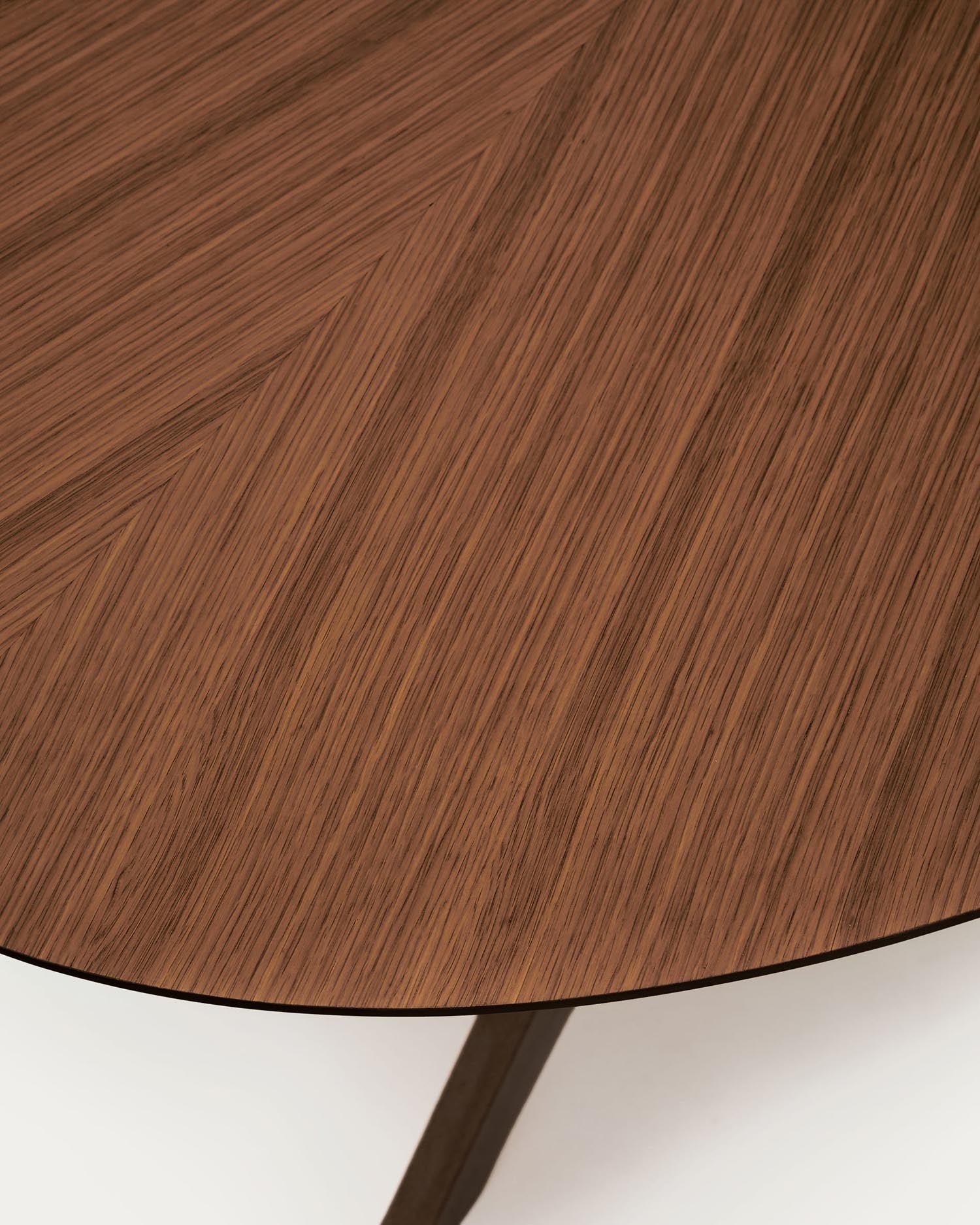 Eleganter Naanim Tisch von Kave Home, 180 x 110 cm, aus hochwertigem Nussbaumfurnier. Perfekt für gesellige Runden und stilvolle Einrichtung.