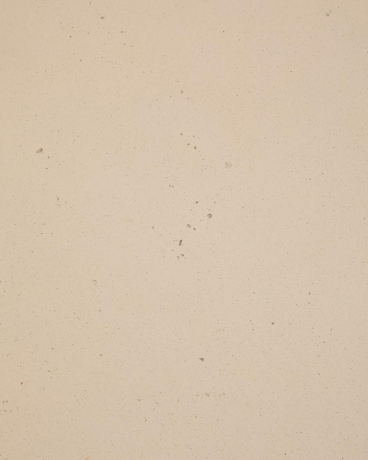 Eleganter Couchtisch Aiguablava aus wetterbeständigem GFB in Beige, Ø 90 cm. Ideal für stilvolle Akzente in jedem Raum, drinnen und draußen.