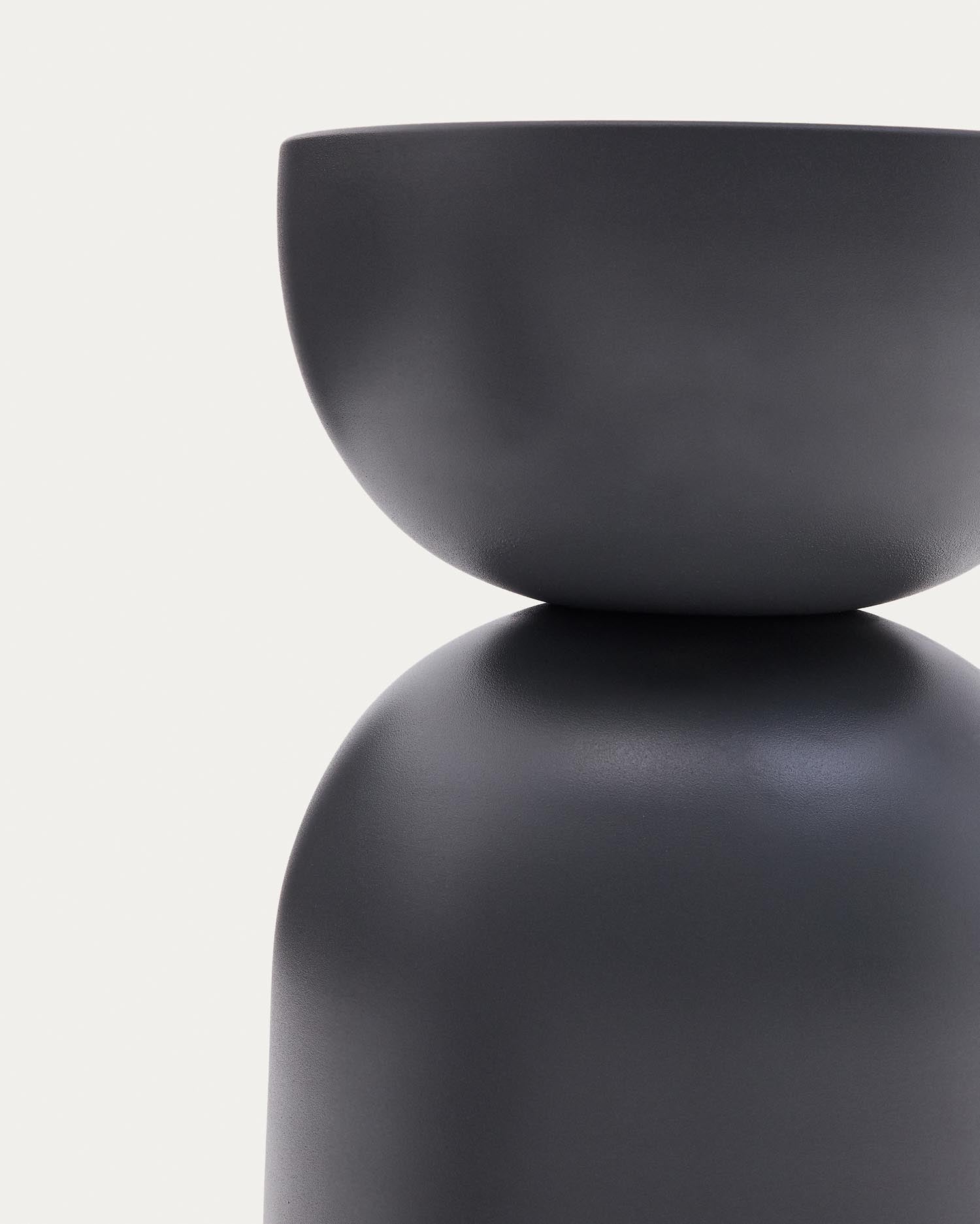 Stylischer Beistelltisch Rachell aus grauem Metall, Ø30 cm. Perfekt für modernes Wohnen, vielseitig einsetzbar und pflegeleicht.