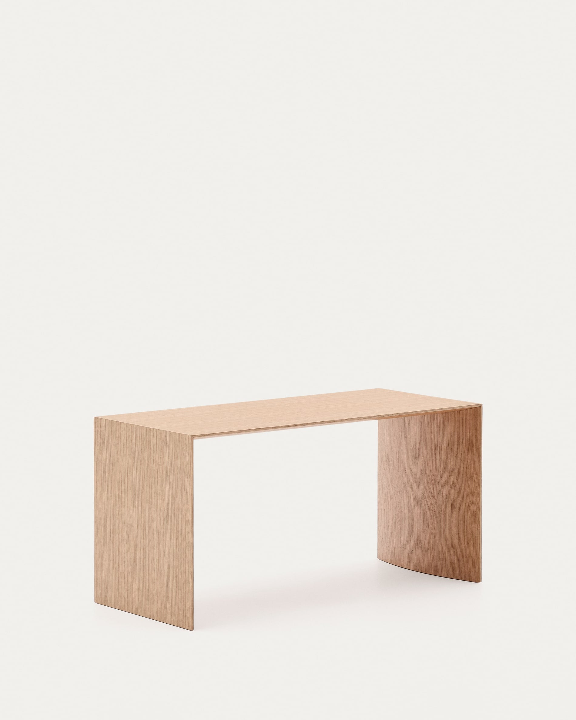 Eleganter Couchtisch Litto aus Eichenfurnier, naturfarben, 90x45 cm, von Kave Home. Perfekt für moderne und gemütliche Wohnräume.