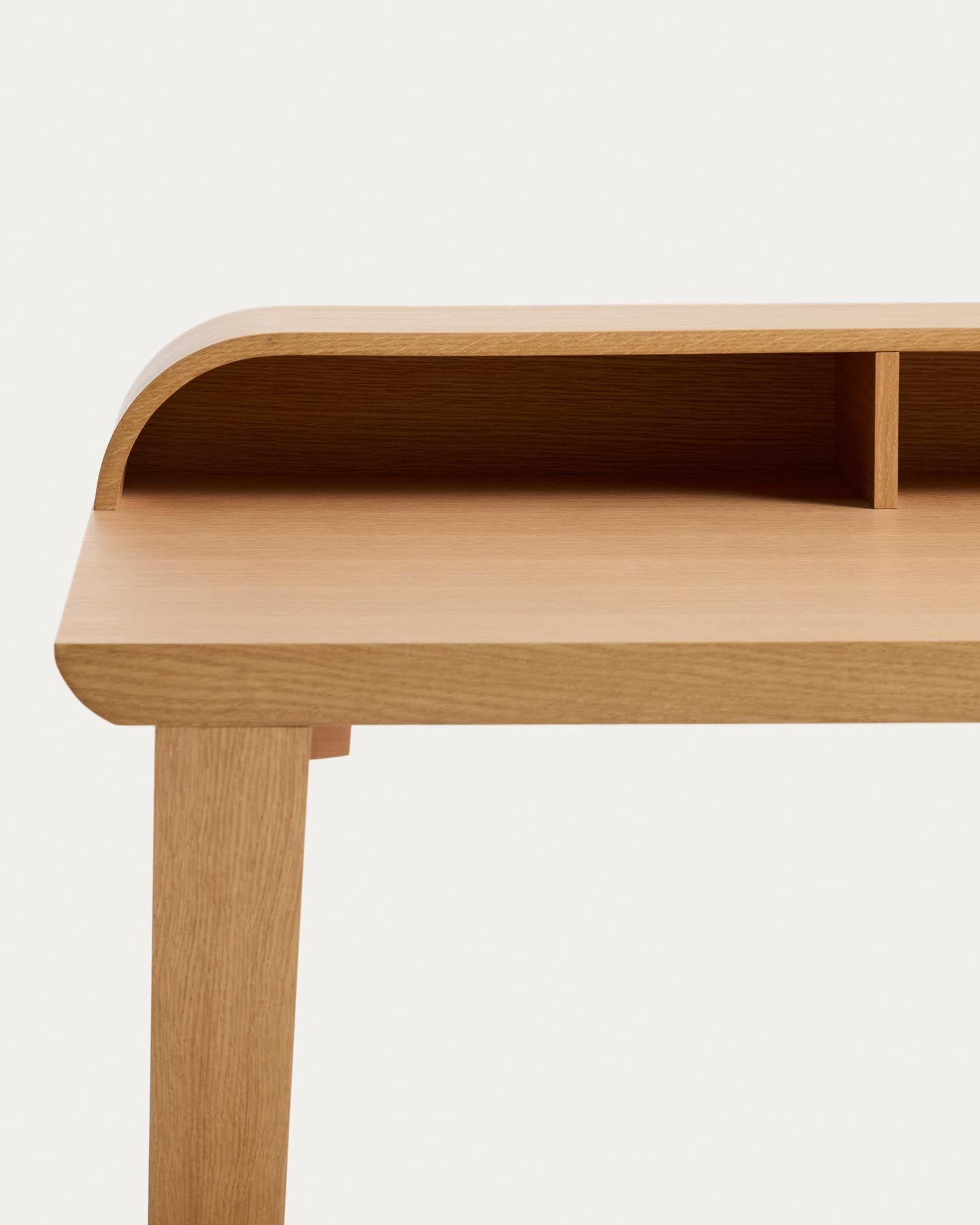 Schreibtisch Dilare aus Eichenfurnier, 120 x 85 cm in Natur präsentiert im Onlineshop von KAQTU Design AG. Schreibtisch ist von Kave Home