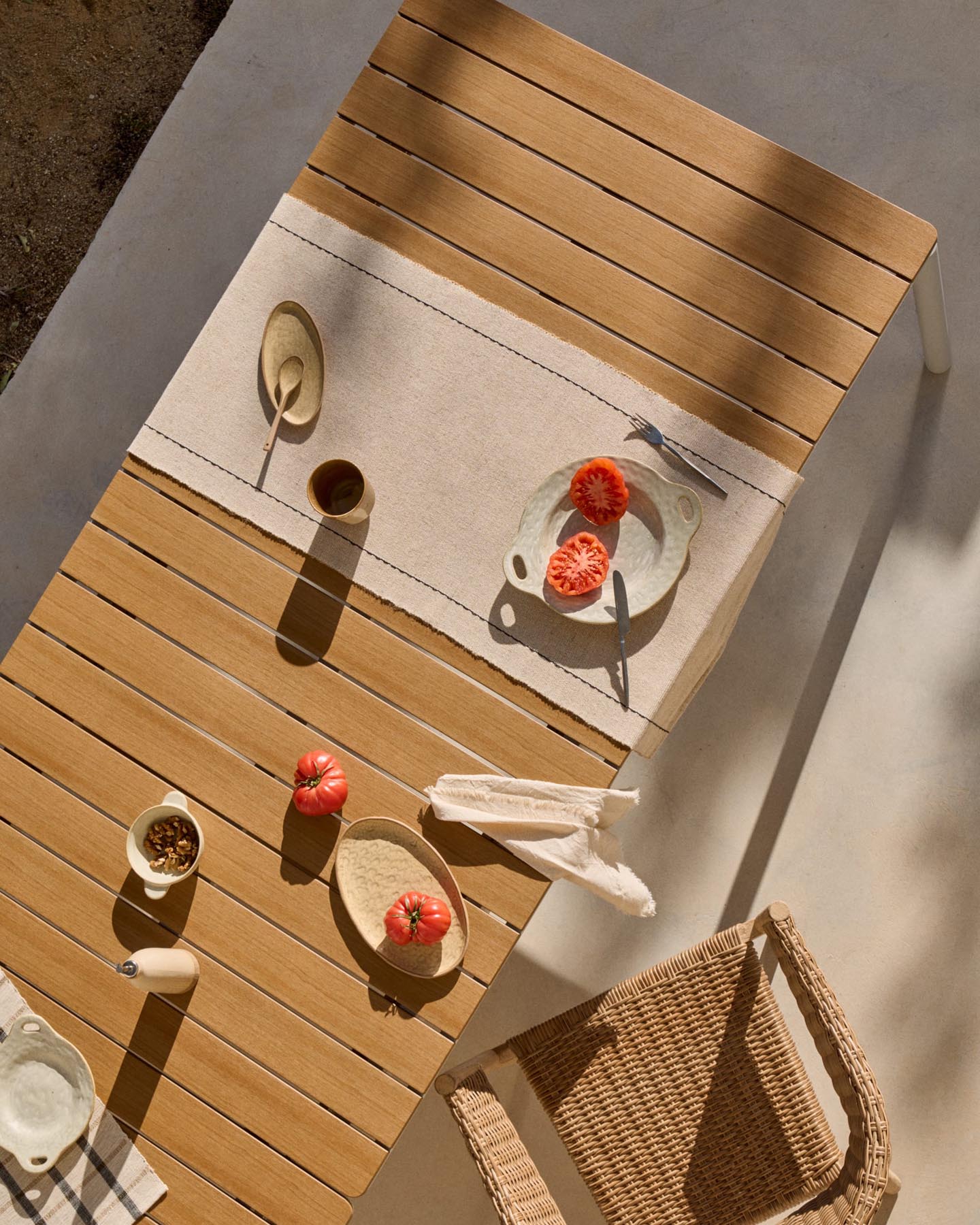 Erleben Sie den vielseitigen Outdoor-Tisch Canyelles von Kave Home. Ausziehbar, pflegeleicht und wetterfest – ideal für jeden Anlass!