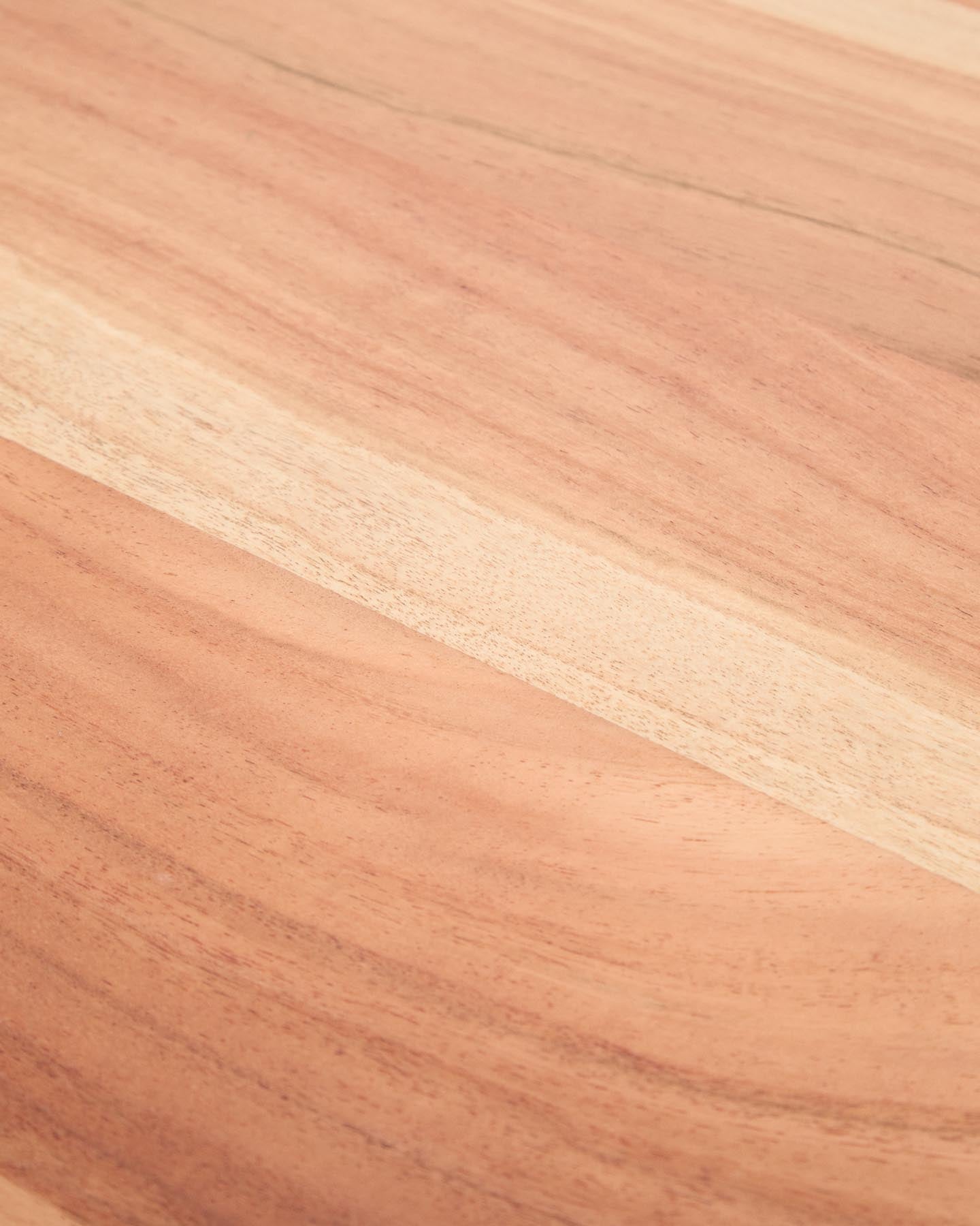 Tisch Uxue aus massivem Akazienholz mit Beinen aus schwarzem Stahl 220 x 100 cm in Natur präsentiert im Onlineshop von KAQTU Design AG. Esstisch ist von Kave Home