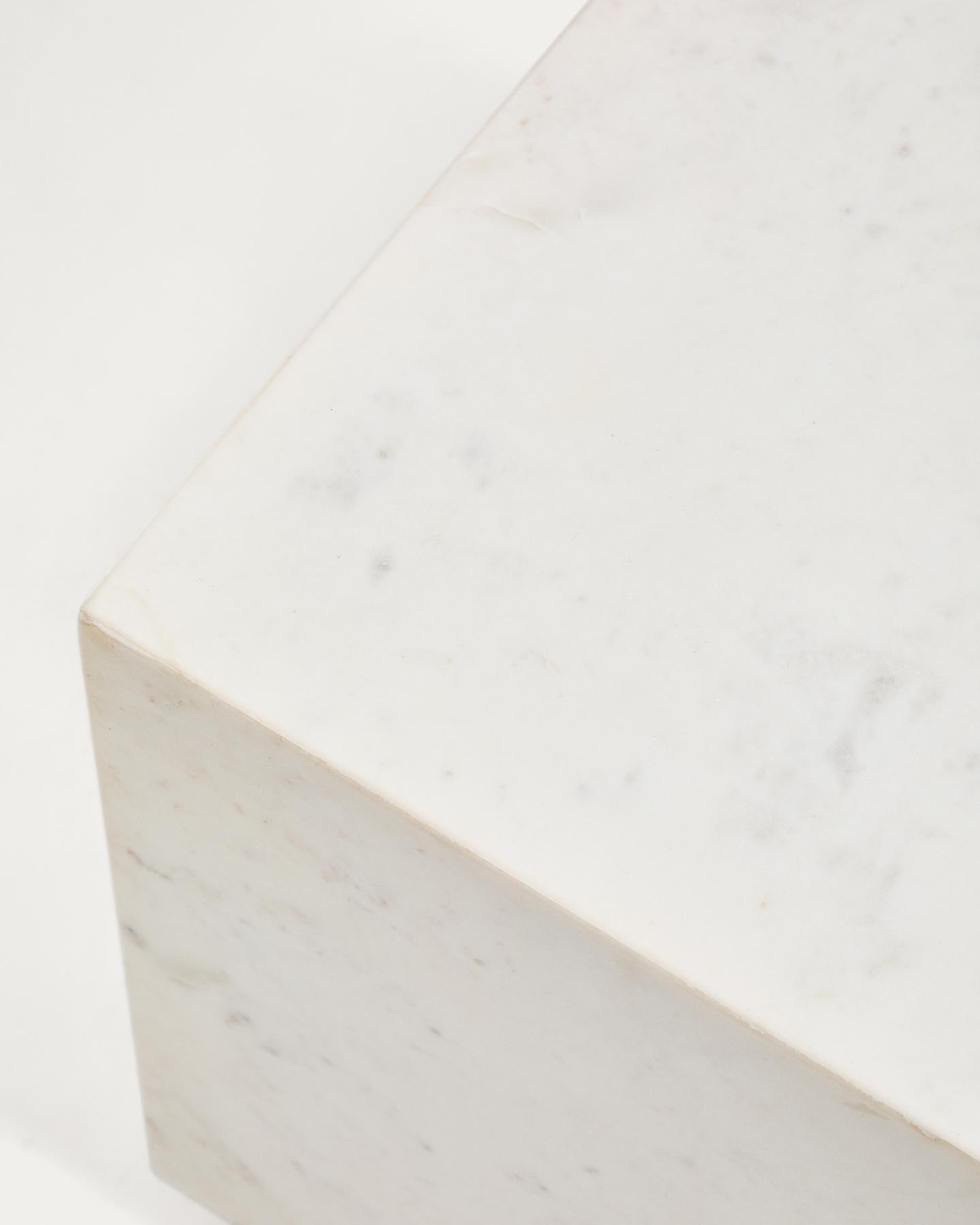 Beistelltisch Sorein aus weißem Marmor, 40 x 40 cm in Weiß präsentiert im Onlineshop von KAQTU Design AG. Beistelltisch ist von Kave Home