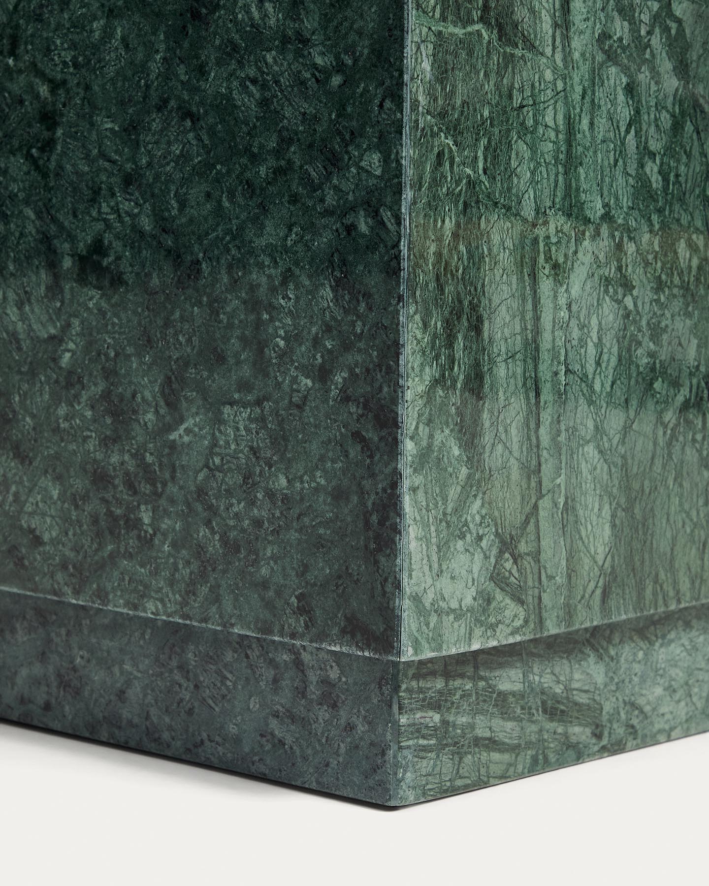 Beistelltisch Sorein aus grünem Marmor, 40 x 40 cm in Grün präsentiert im Onlineshop von KAQTU Design AG. Beistelltisch ist von Kave Home