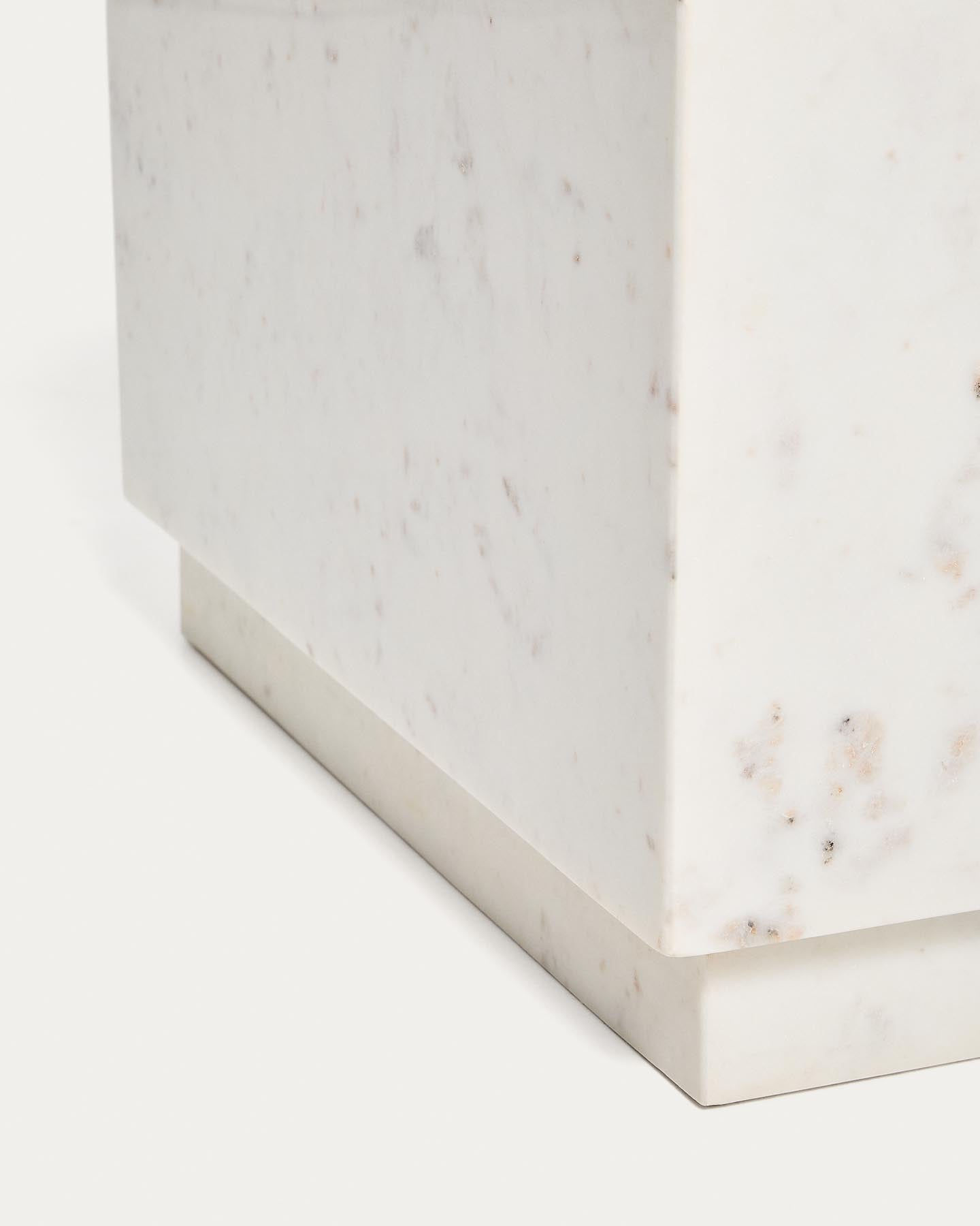 Beistelltisch Sorein aus weißem Marmor, 50 x 50 cm in Weiß präsentiert im Onlineshop von KAQTU Design AG. Beistelltisch ist von Kave Home