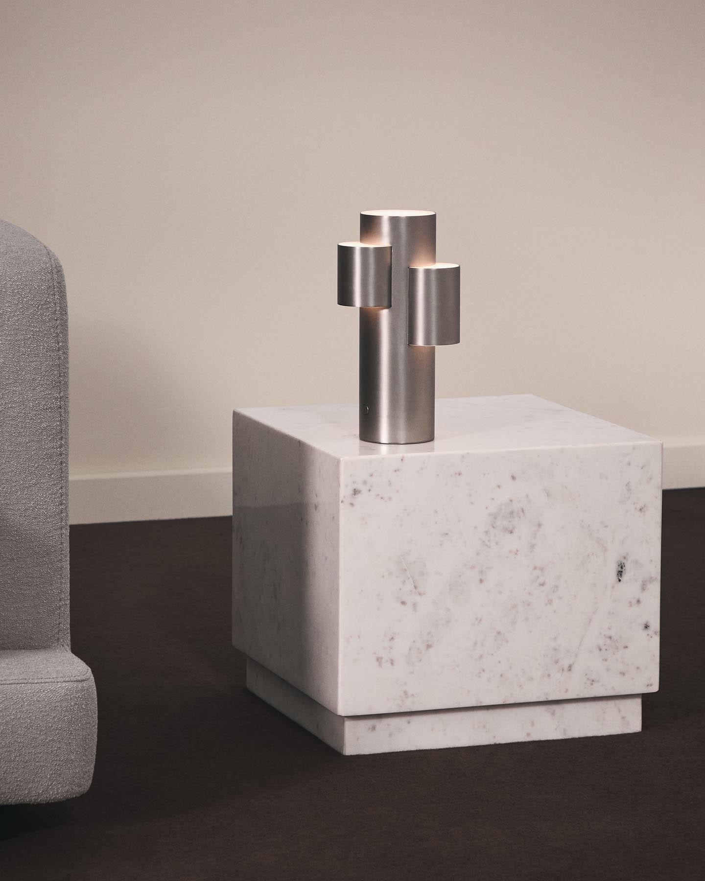 Beistelltisch Sorein aus weißem Marmor, 50 x 50 cm in Weiß präsentiert im Onlineshop von KAQTU Design AG. Beistelltisch ist von Kave Home