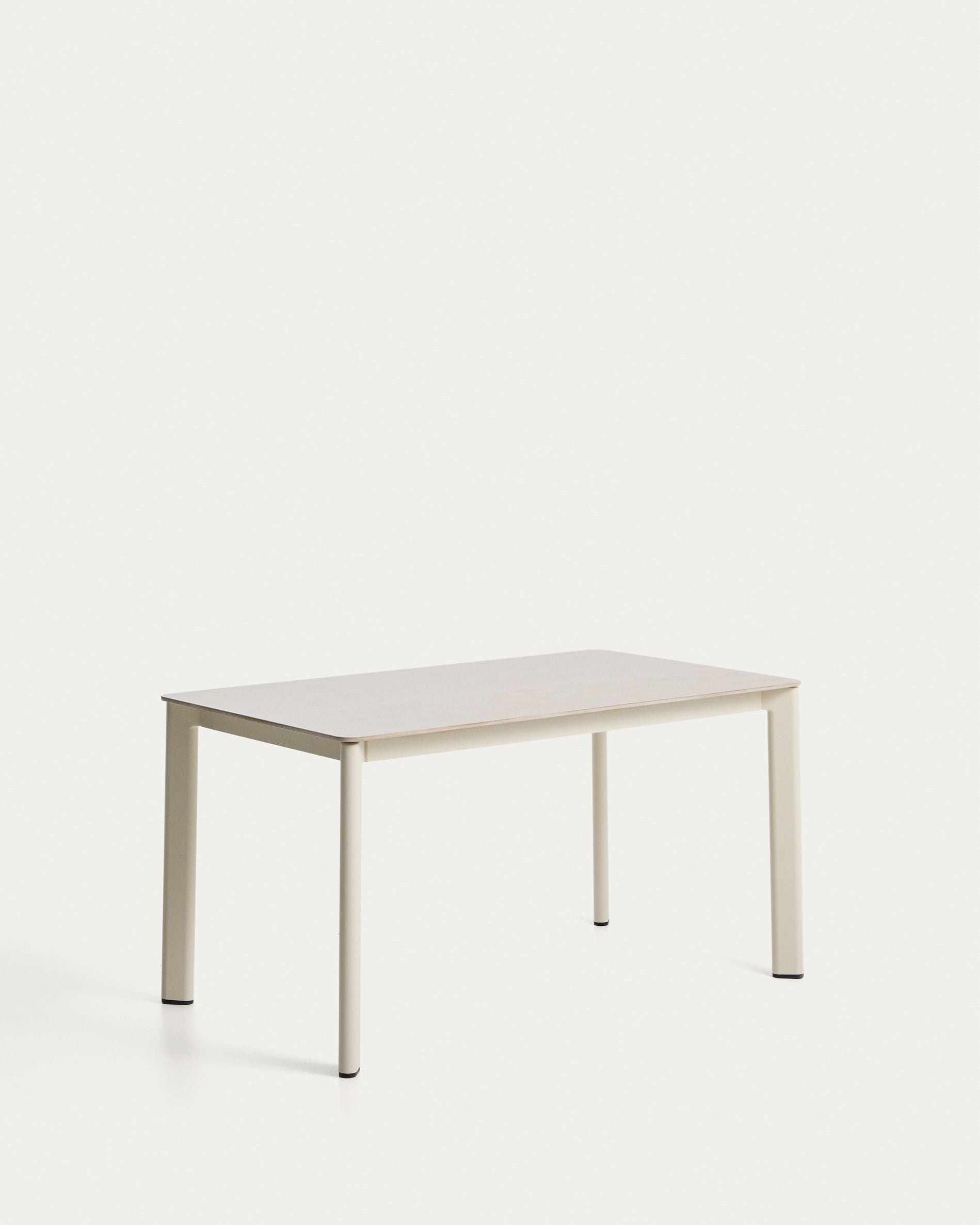 Tisch Anafi mit Tischplatte aus gesintertem Stein in Beige, 140 x 80 cm in Beige präsentiert im Onlineshop von KAQTU Design AG. Gartentisch ist von Kave Home