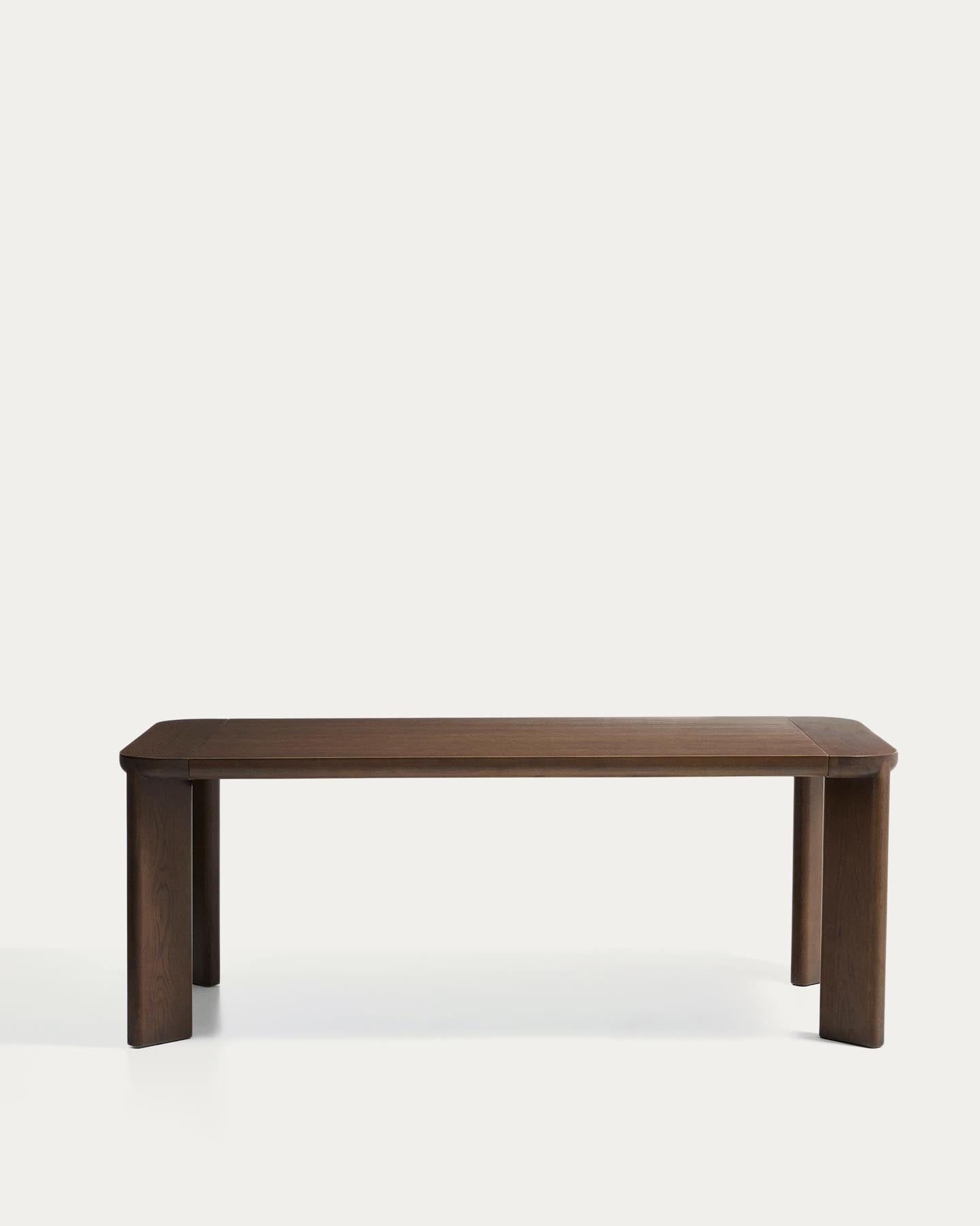 Ausziehtisch Jondal aus massivem Eichenholz und Eichenfurnier mit Nussbaumfinish, FSC 100 %, 200 (286) x 100 cm in Dunkelbraun präsentiert im Onlineshop von KAQTU Design AG. Esstisch ist von Kave Home