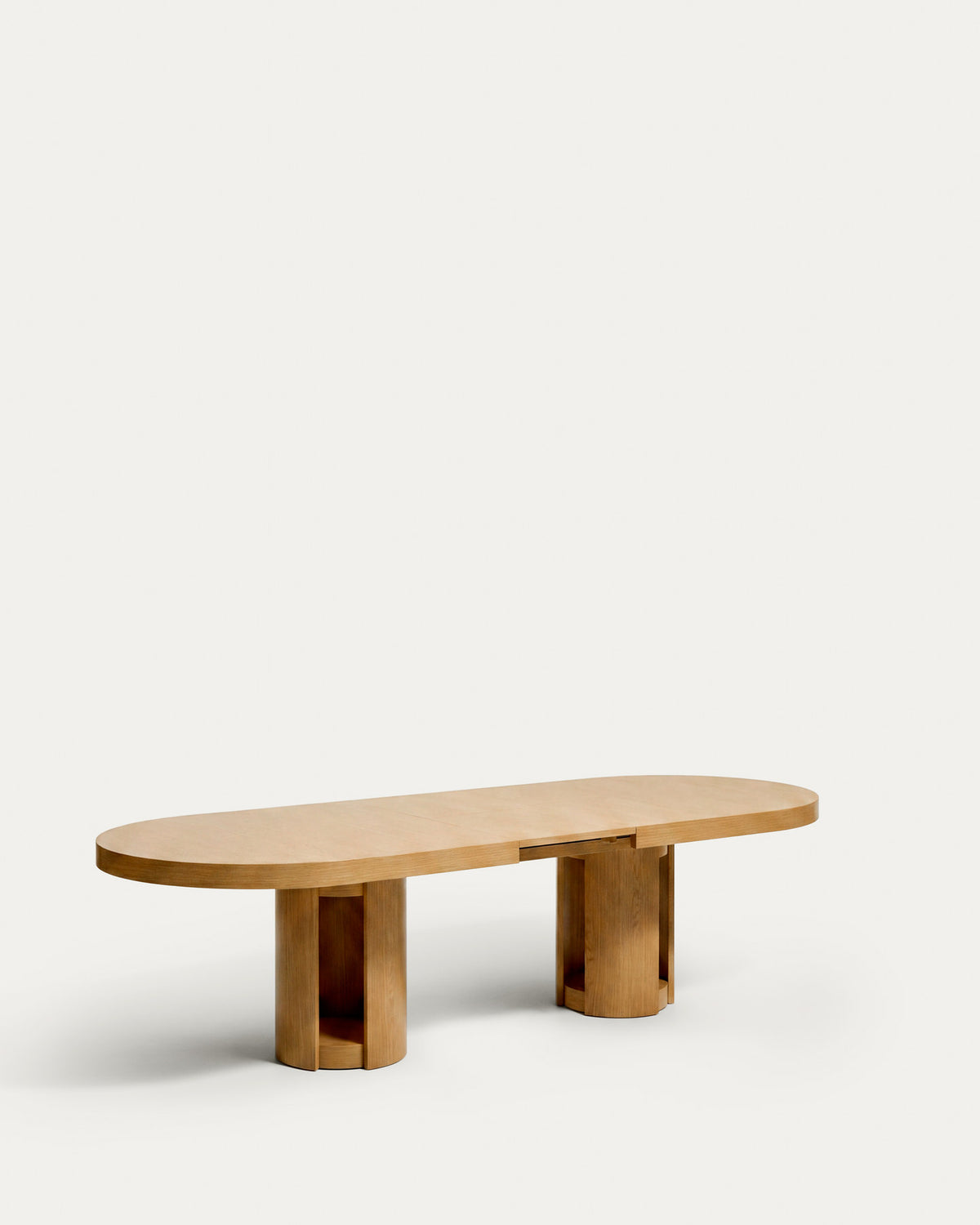Artis ausziehbarer ovaler Tisch aus Massivholz und Eichenfurnier mit natürlichem Finish, FSC 100%, 240 (290) x 110 cm in Natur präsentiert im Onlineshop von KAQTU Design AG. Esstisch ist von Kave Home