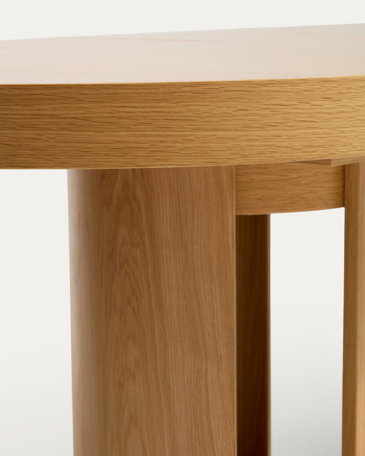 Artis ausziehbarer ovaler Tisch aus Massivholz und Eichenfurnier mit natürlichem Finish, FSC 100%, 240 (290) x 110 cm in Natur präsentiert im Onlineshop von KAQTU Design AG. Esstisch ist von Kave Home