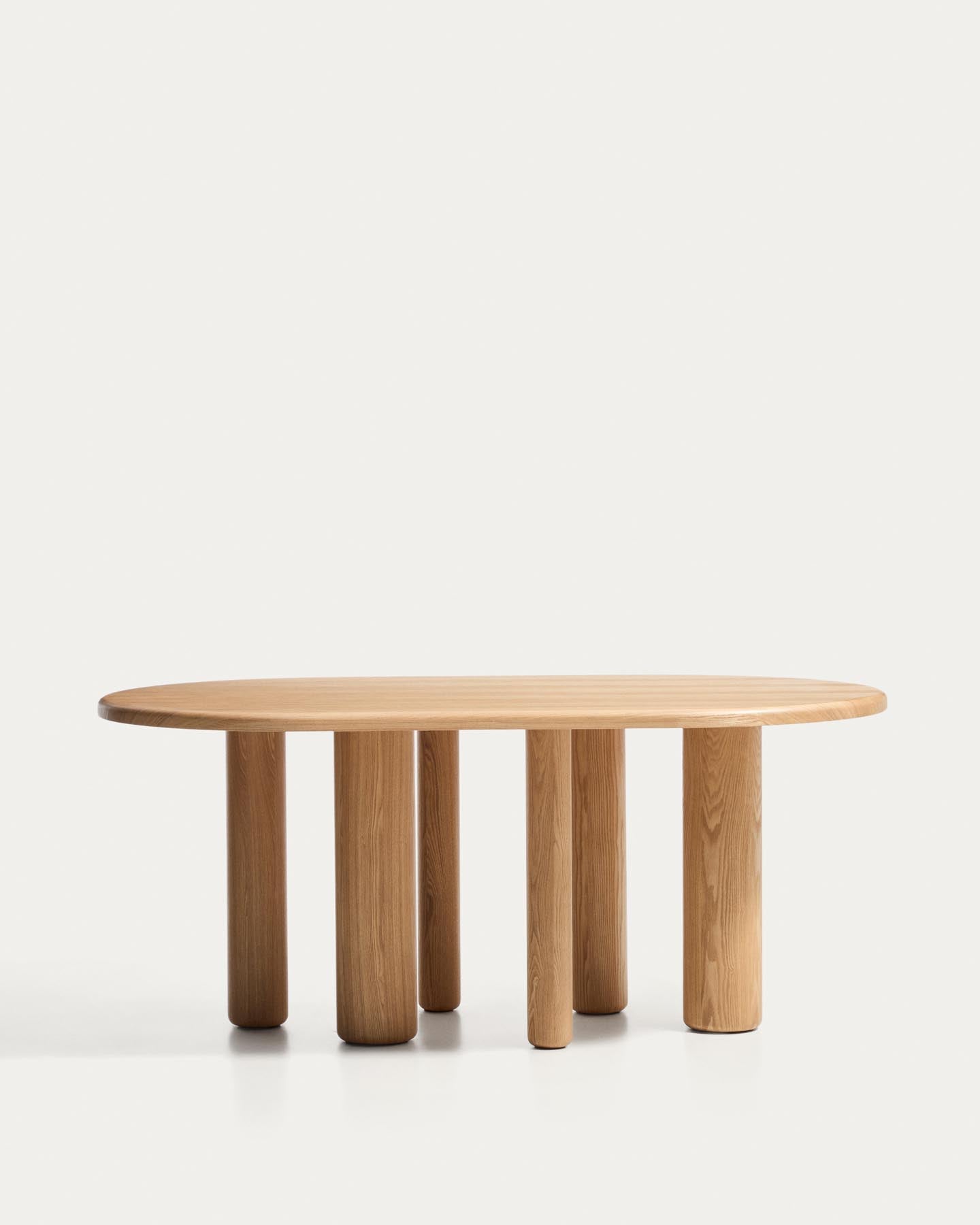 Mailen ovaler Tisch aus Eschenfurnier mit natürlichem Finish Ø 180 x 105 cm in Braun präsentiert im Onlineshop von KAQTU Design AG. Esstisch ist von Kave Home