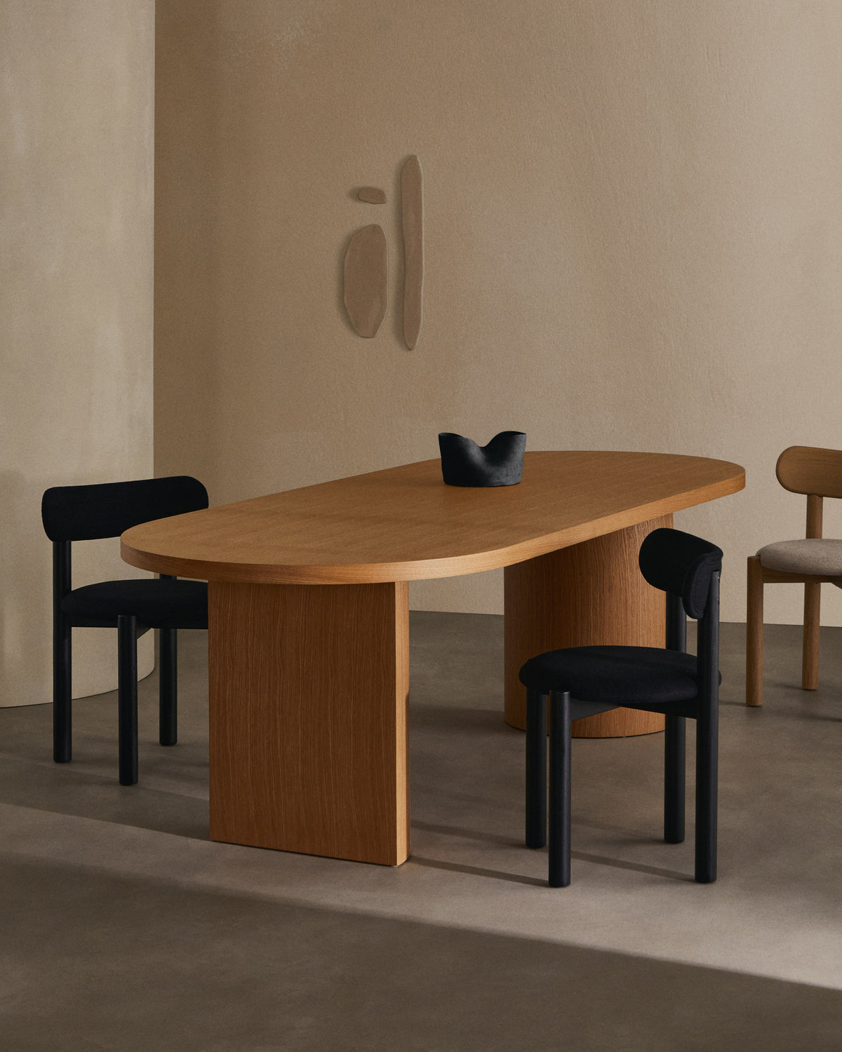 Nealy Tisch aus Eichenfurnier mit naturfarbenem Finish 240 x 100 cm in Natur präsentiert im Onlineshop von KAQTU Design AG. Esstisch ist von Kave Home