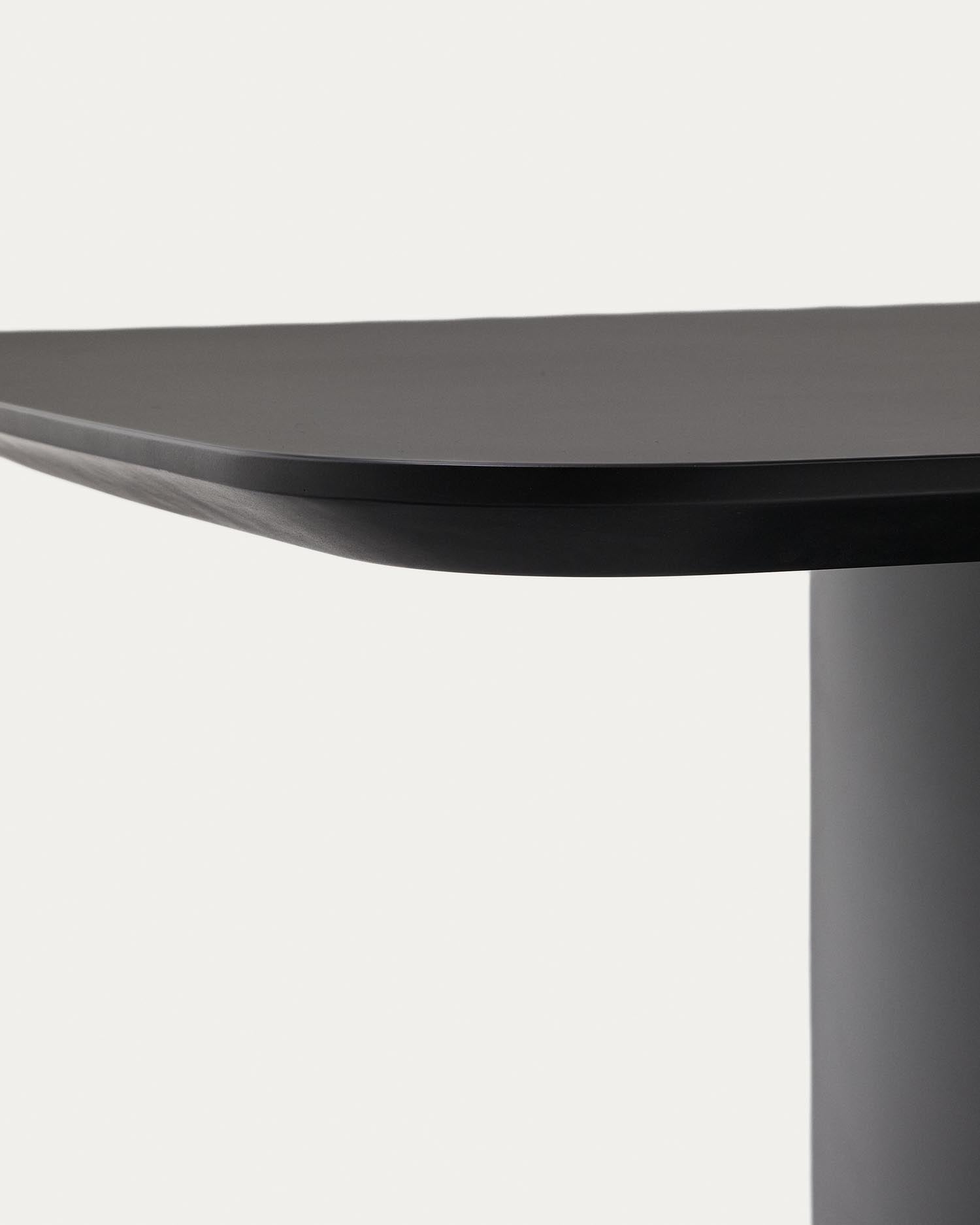 Eleganter Esstisch Litto von Kave Home, 200 x 100 cm, aus robustem schwarz lackiertem MDF. Ideal für gesellige Abende und stilvolle Einrichtung.