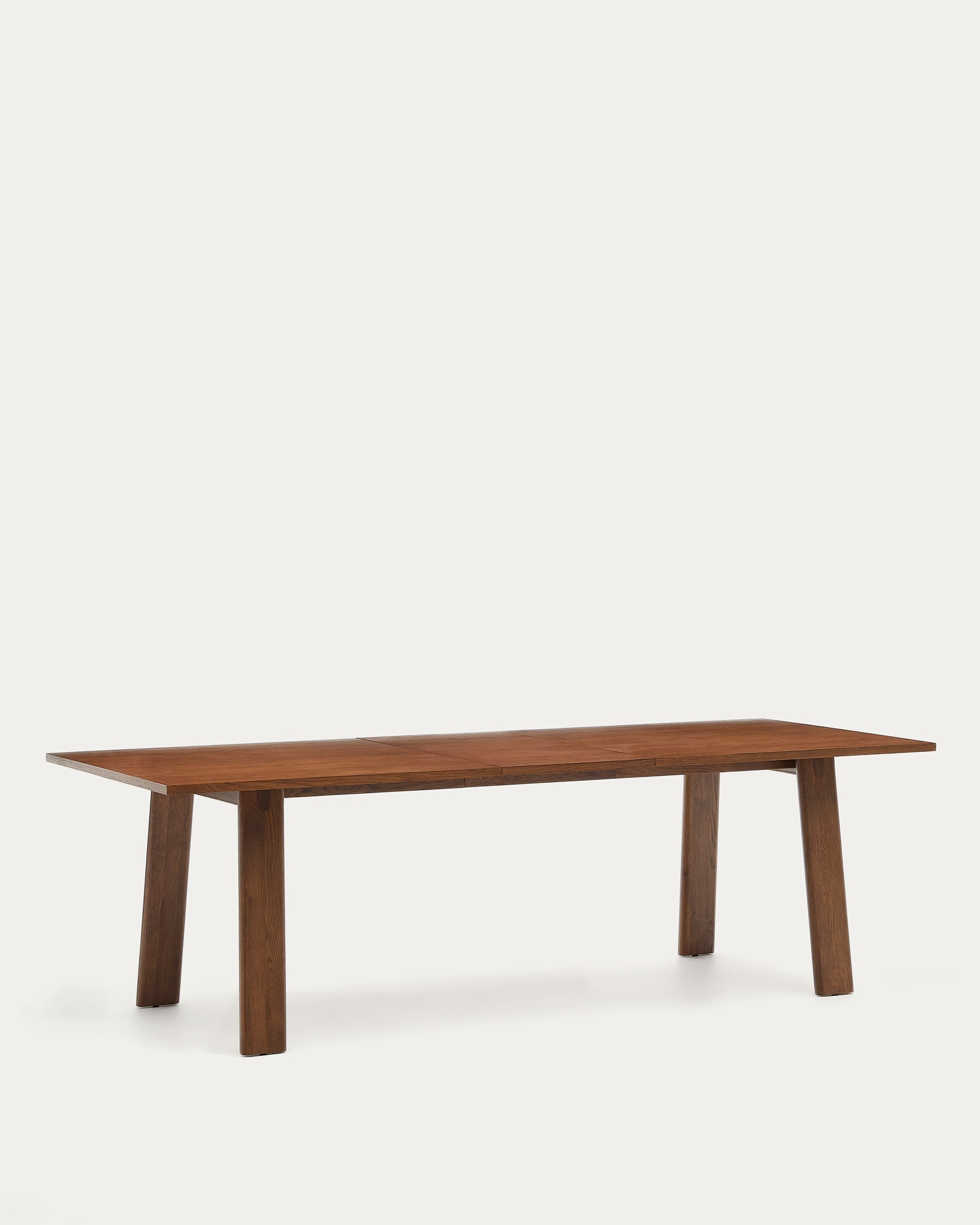 Eleganter Arlen Ausziehtisch aus Eichenholz mit Nussbaum-Finish, FSC-zertifiziert, 200-250 cm, ideal für stilvolle Räume.