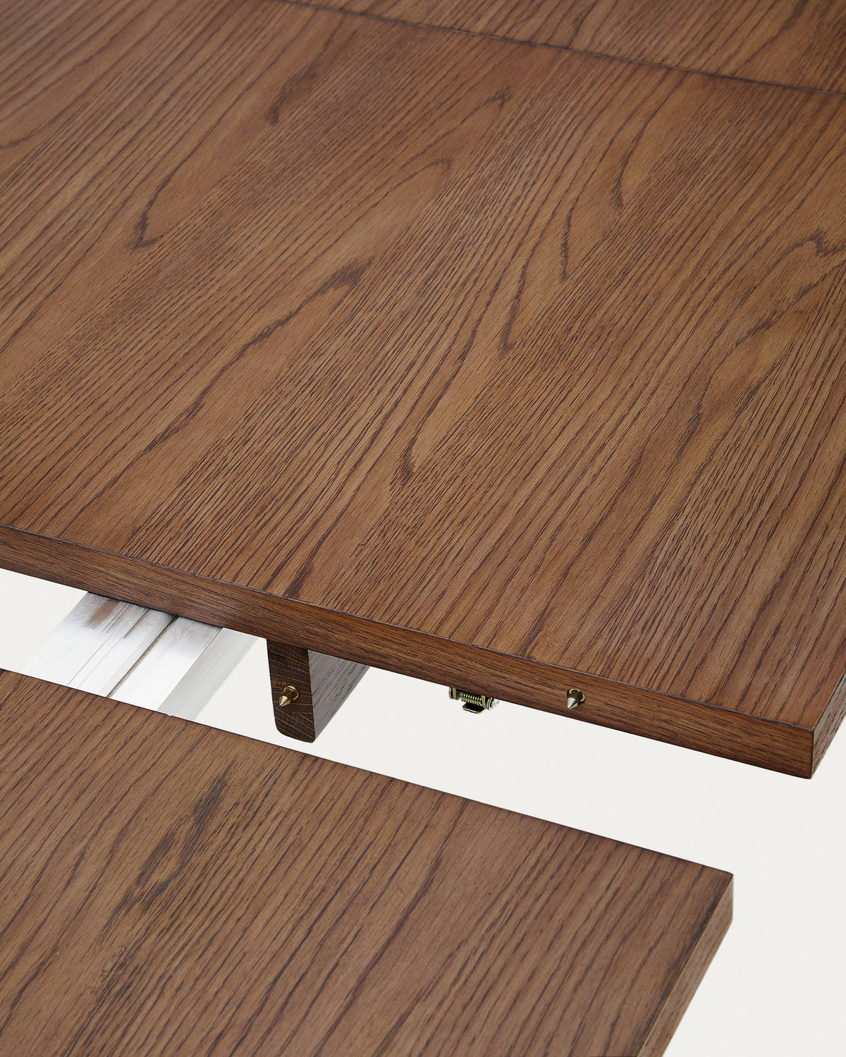 Arlen Ausziehtisch Furnier und massives Eichenholz mit Nussbaum-Finish 200 (250) x 95 cm FSC Mix Credit in Natur präsentiert im Onlineshop von KAQTU Design AG. Esstisch ist von Kave Home
