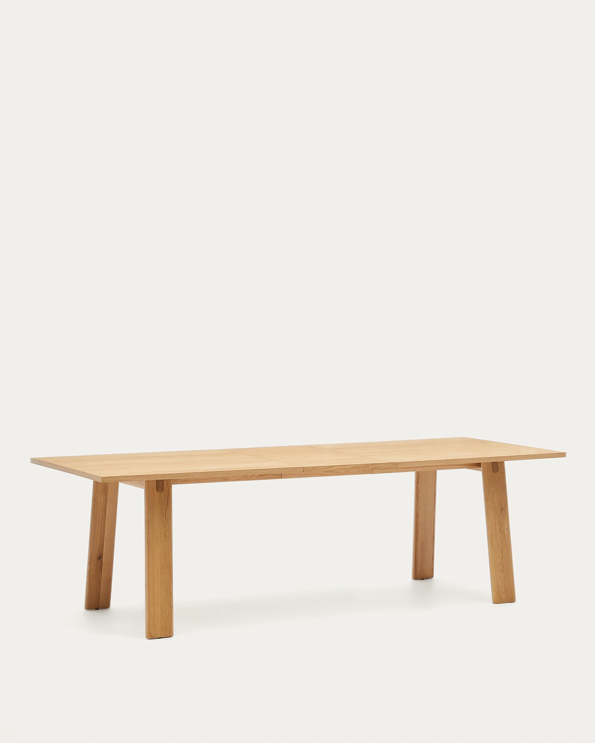 Moderner Arlen Ausziehtisch aus Eiche mit naturfarbenem Finish, FSC-zertifiziert, 200-250 x 95 cm, ideal für stilvolle Räume.