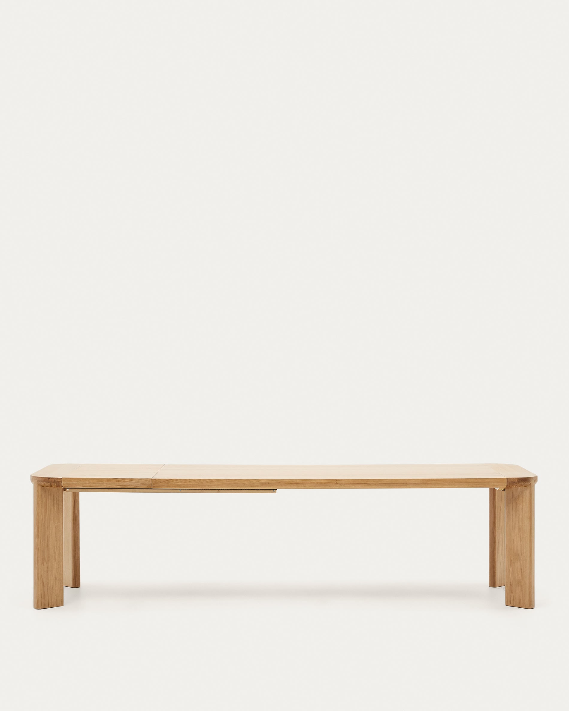 Moderner Jondal Ausziehtisch aus FSC-zertifiziertem Eichenholz, ausziehbar von 240 auf 320 cm, ideal für elegante Essbereiche.