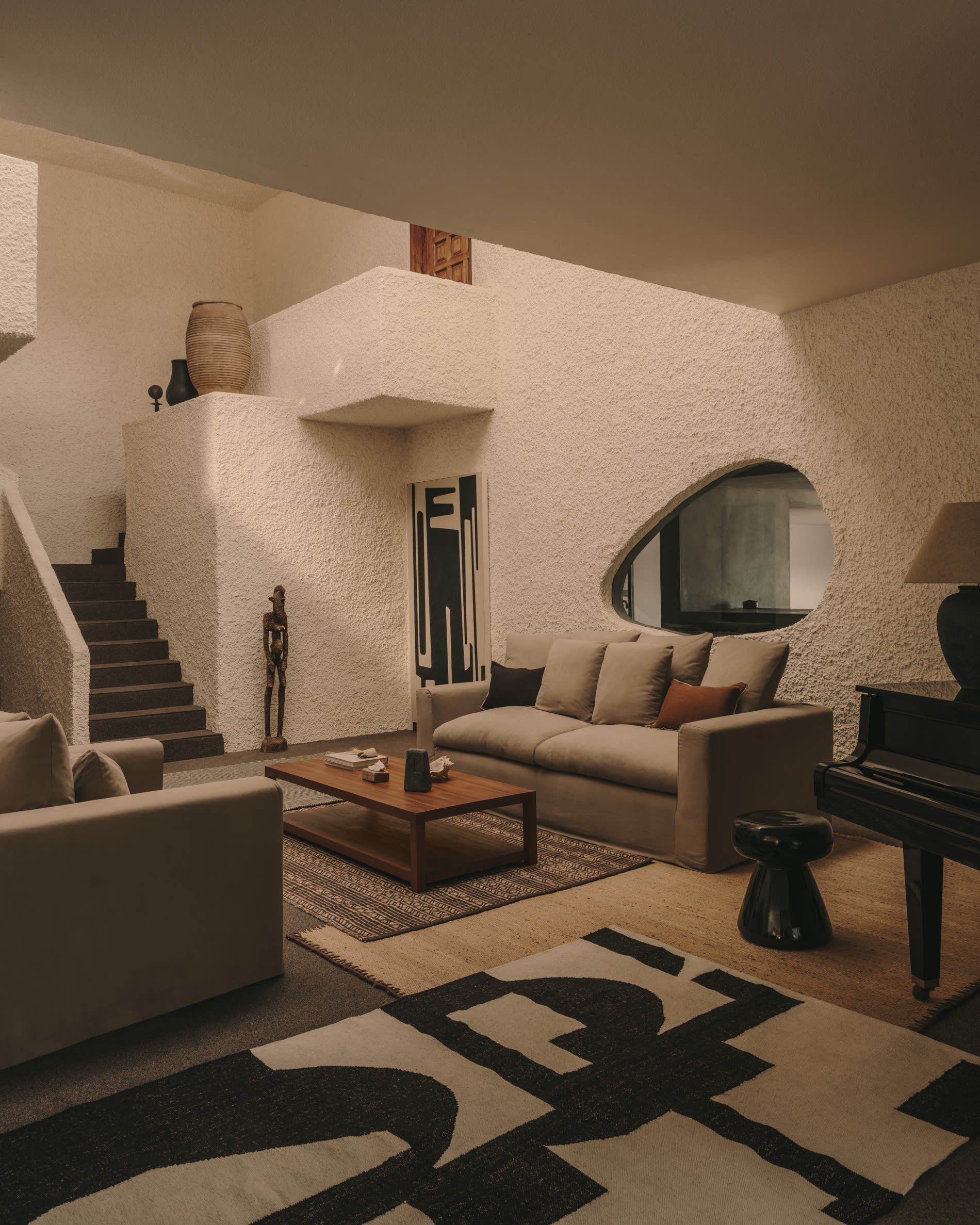 Moderner Sashi Couchtisch aus massivem Teakholz, 150 x 70 cm, von Kave Home – langlebig, zeitlos und perfekt für Ihr Wohnzimmer.