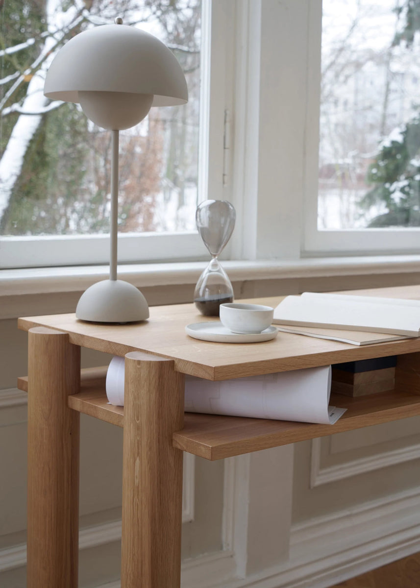 Eleganter Schreibtisch Bold BDD01 von Tamo in hellem Holzdesign, minimalistischer Stil, perfekt für produktives Arbeiten im Home-Office.