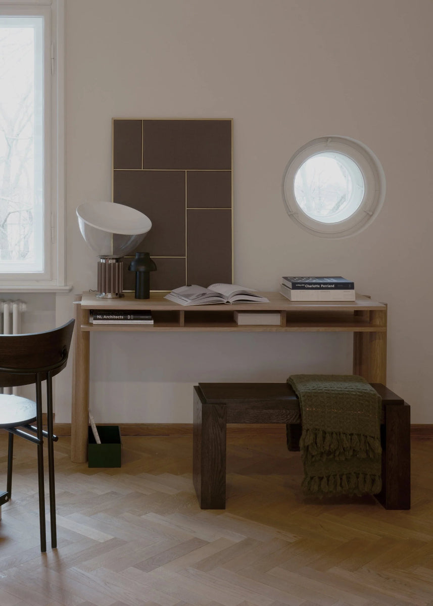 Moderner Schreibtisch Bold BDD01 von Tamo, aus hellem Holz, ideal für stilvolles Arbeiten und kreative Entfaltung im Home-Office.