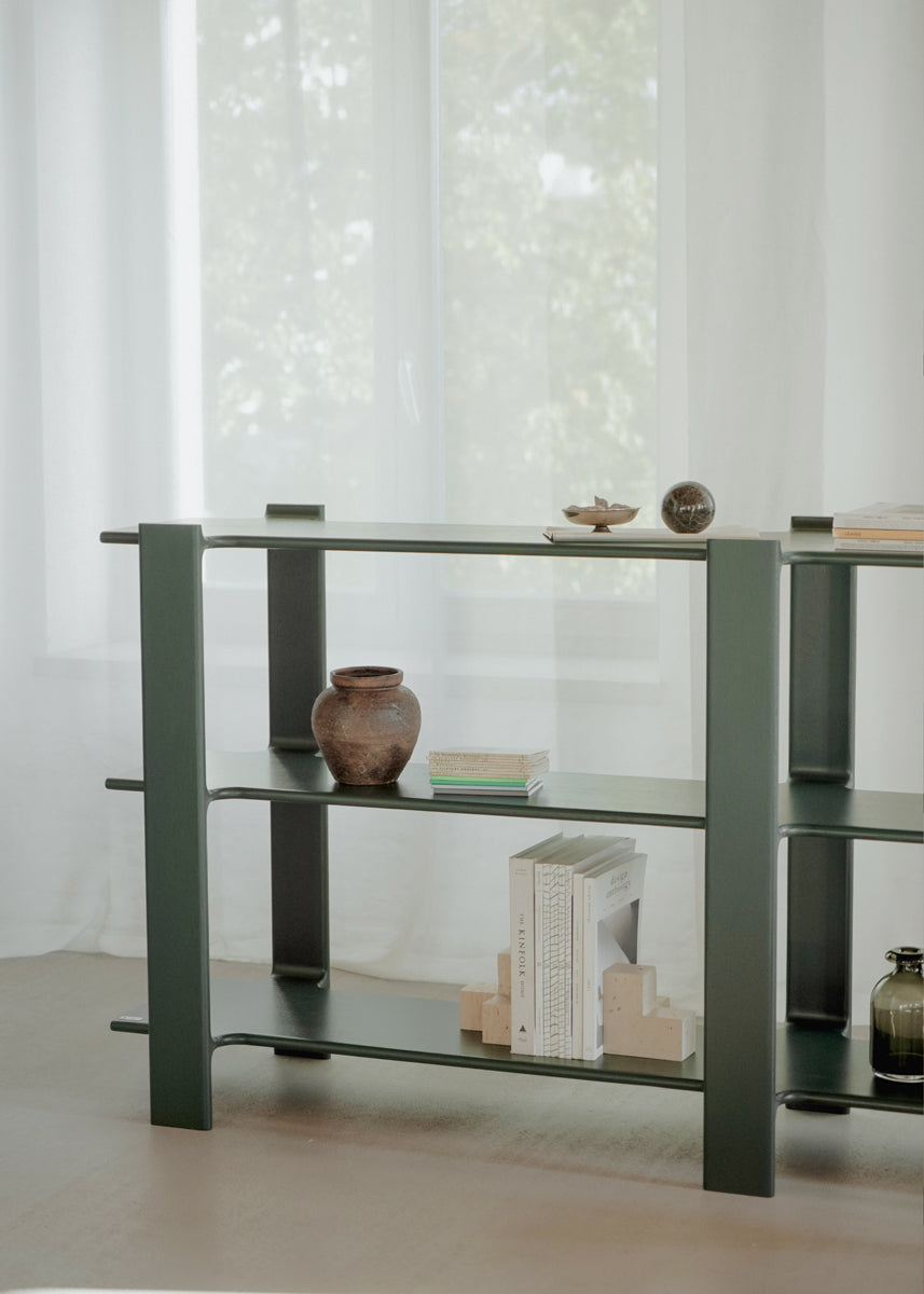 Stilvolles Holzregal Ligo LGB1189 von Tamo, ideal für die stilvolle Aufbewahrung und Präsentation von Gegenständen in jedem Raum.